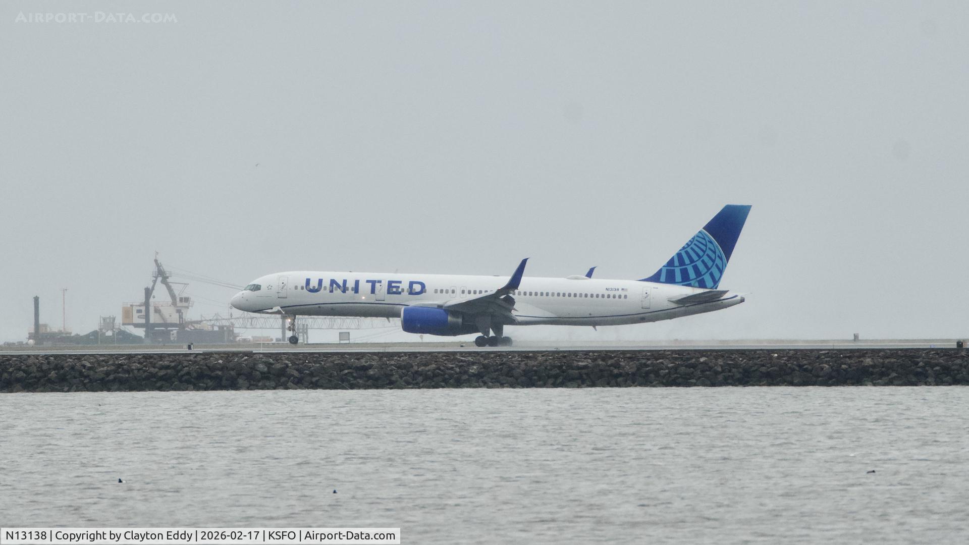 N13138, 1999 Boeing 757-224 C/N 30351, SFO 2026