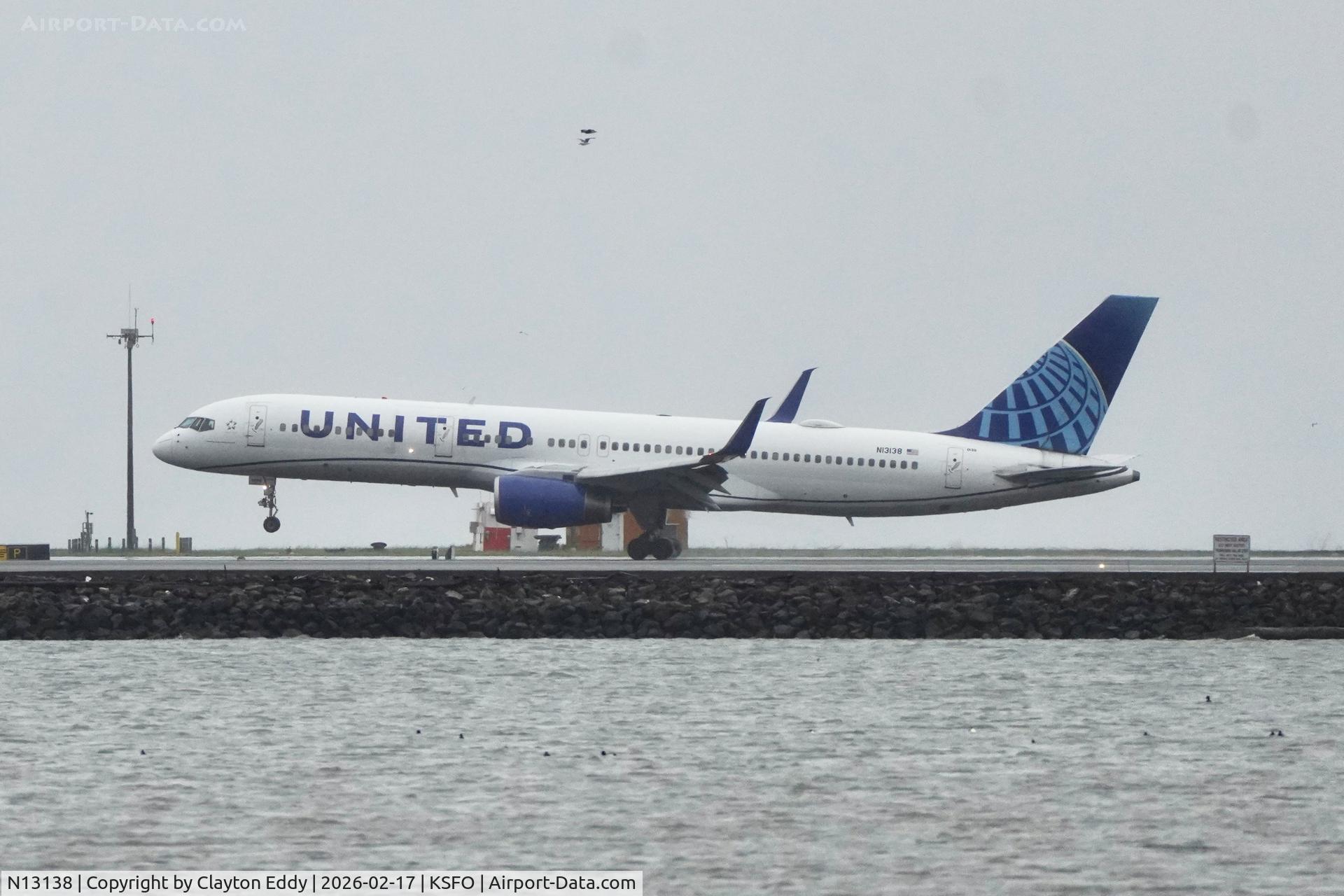 N13138, 1999 Boeing 757-224 C/N 30351, SFO 2026