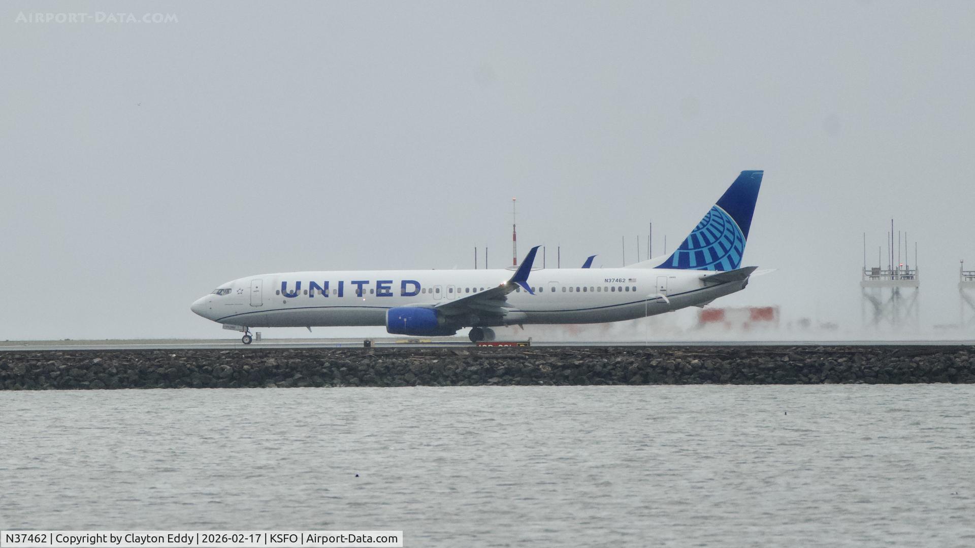 N37462, 2012 Boeing 737-924/ER C/N 37207, SFO 2026