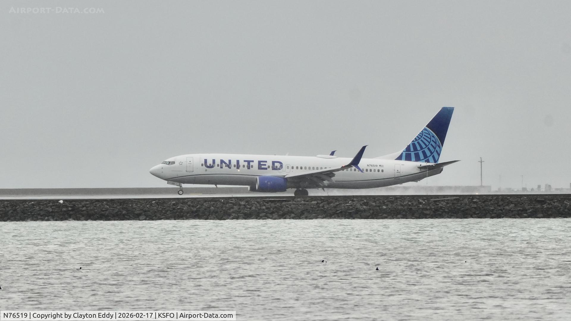 N76519, 2009 Boeing 737-824 C/N 30132, SFO 2026