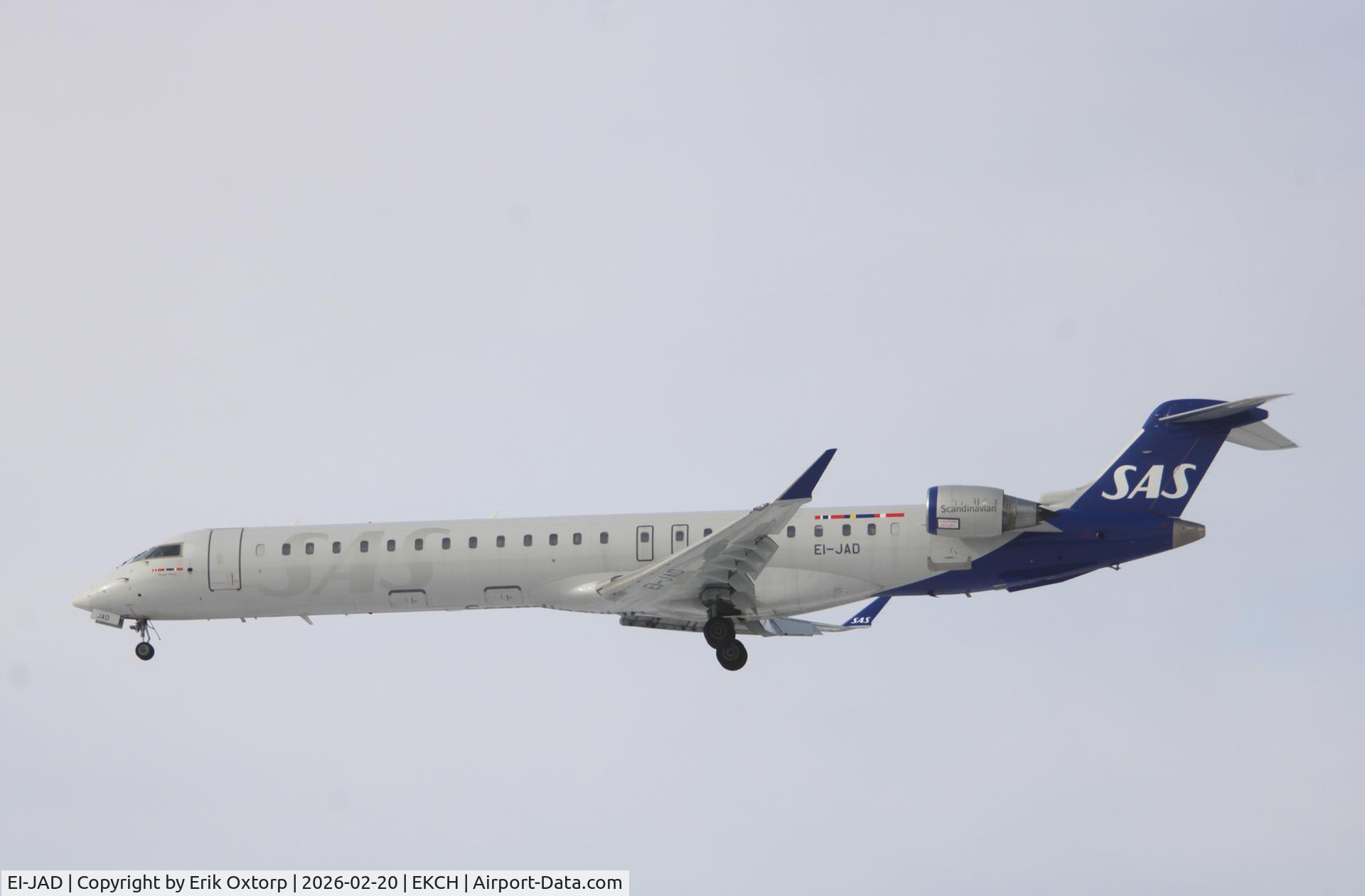 EI-JAD, 2010 Bombardier CRJ-900ER (CL-600-2B24) C/N 15261, EI-JAD landing rw 22L