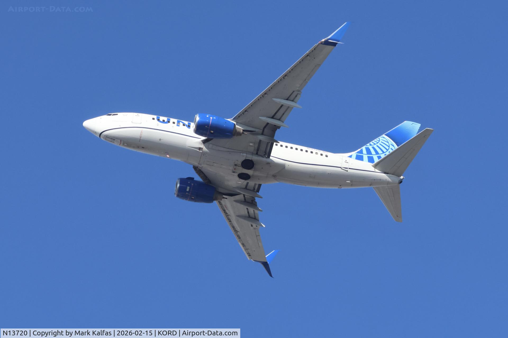 N13720, 1999 Boeing 737-724 C/N 28939, B737 United Airlines Boeing 737-724 N13720 UAL1262  ORD-MDT