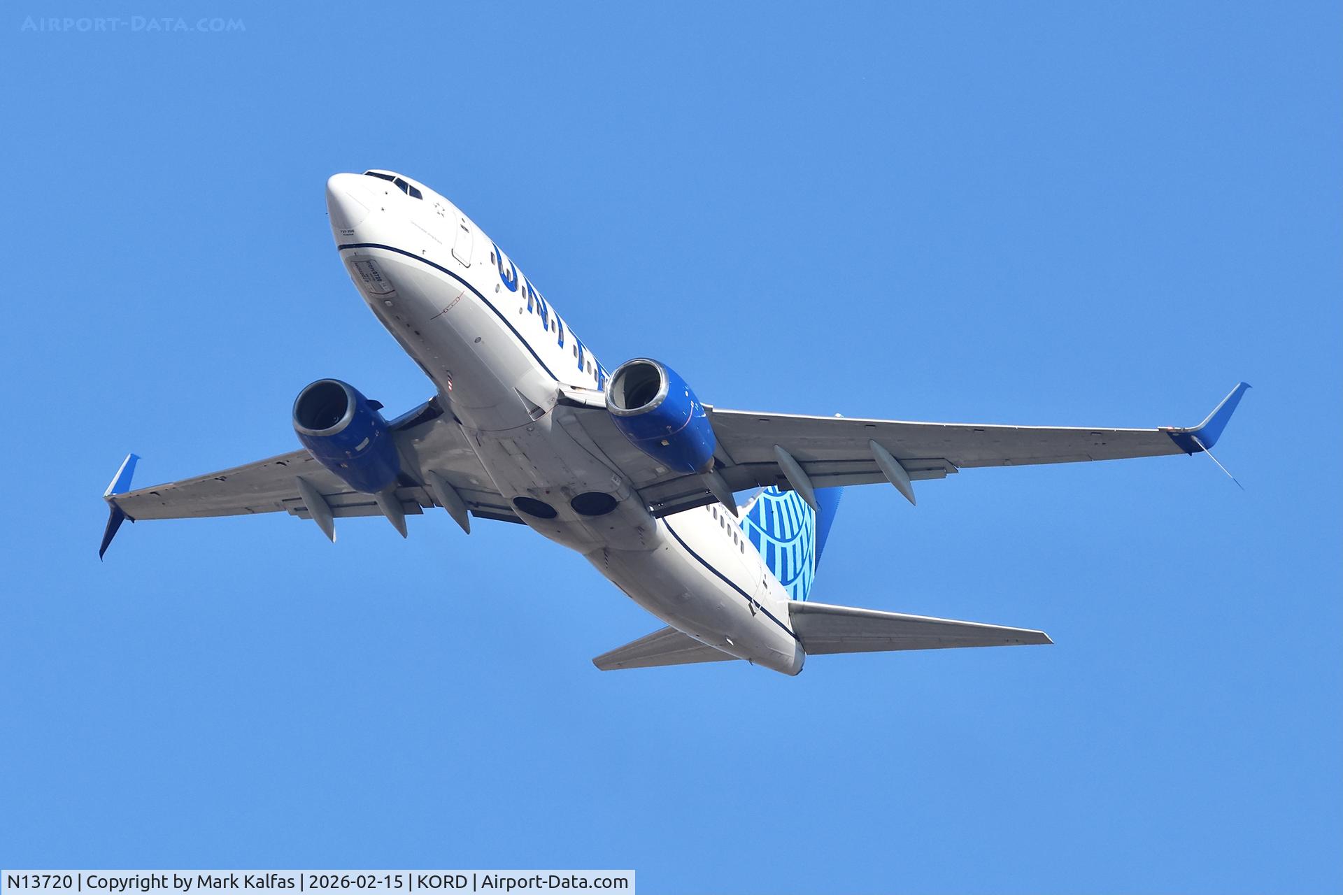 N13720, 1999 Boeing 737-724 C/N 28939, B737 United Airlines Boeing 737-724 N13720 UAL1262  ORD-MDT