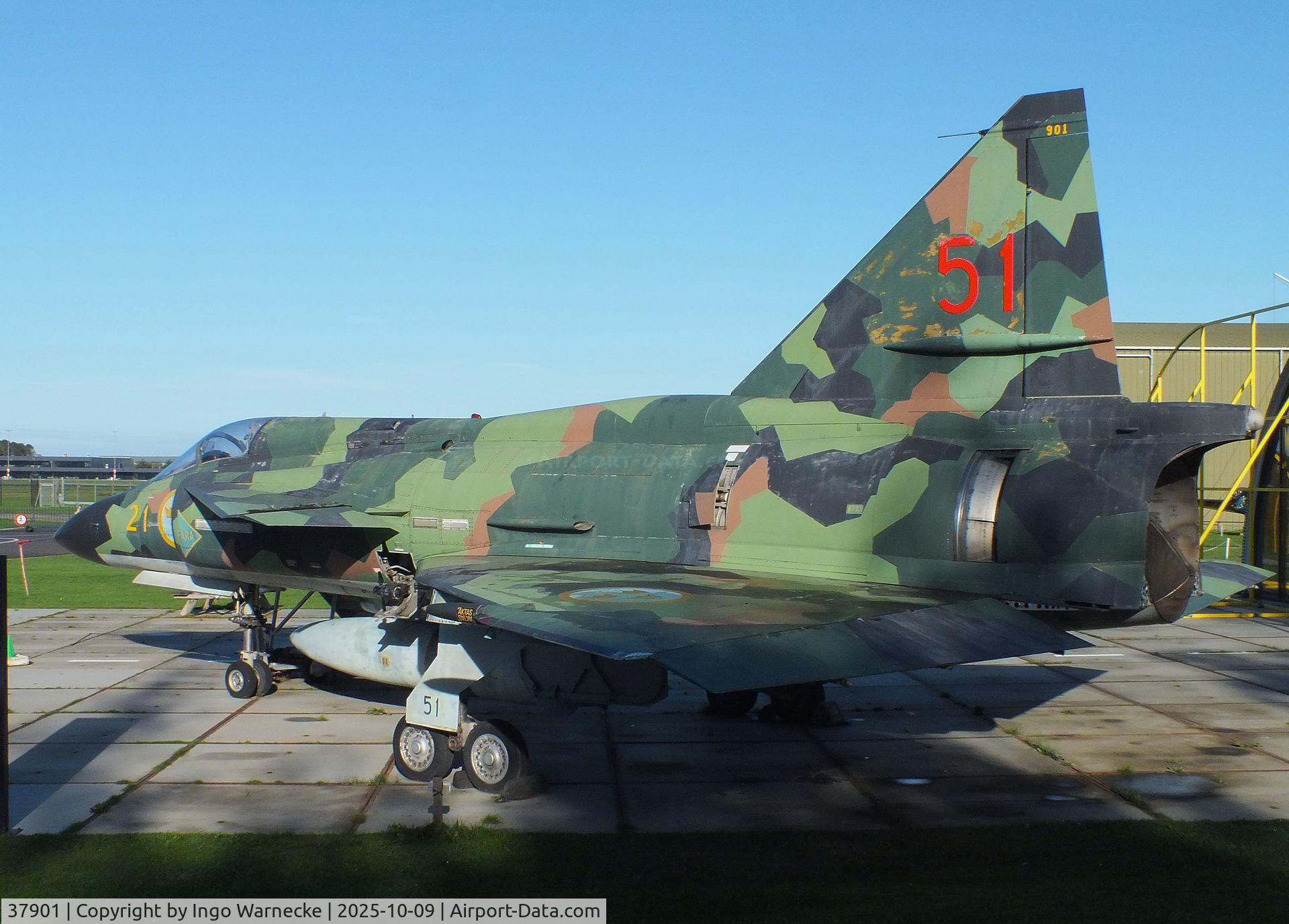 37901, 1975 Saab AJSH 37 Viggen C/N 37901, SAAB AJSH37 Viggen at the Aviodrome, Lelystad