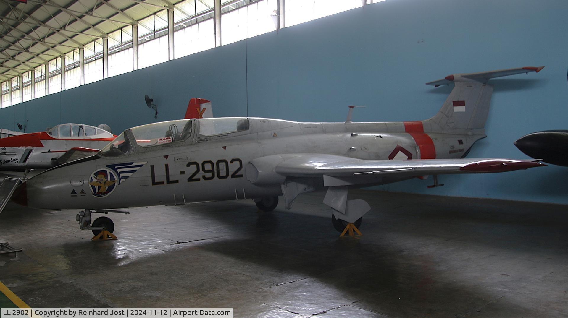 LL-2902, Aero L-29 Delfin C/N 591312, Delfin of Indonesian Air Force (ex-N29MV) at the Dirgantara Mandala Museum, Yogyakarta, Java, Indonesia