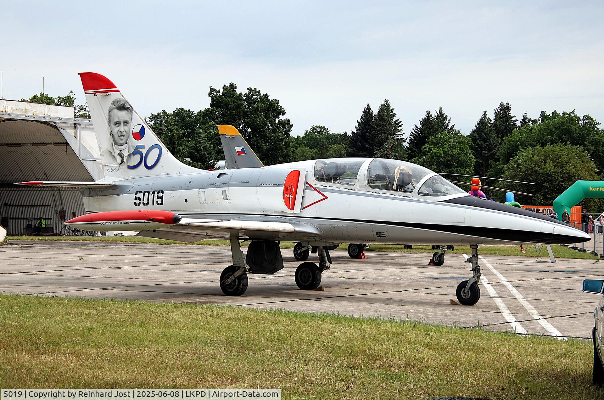 5019, Aero L-39ZA Albatros C/N 035019, To celebrate 50 years of the first flight of the Albatros (which happened on 4th of November, 1968) a portrait of Rudolf Duchon, pilot of the first fligth, was painted on the right tail of Albatros 5019. Seen at Pardubice AFB.