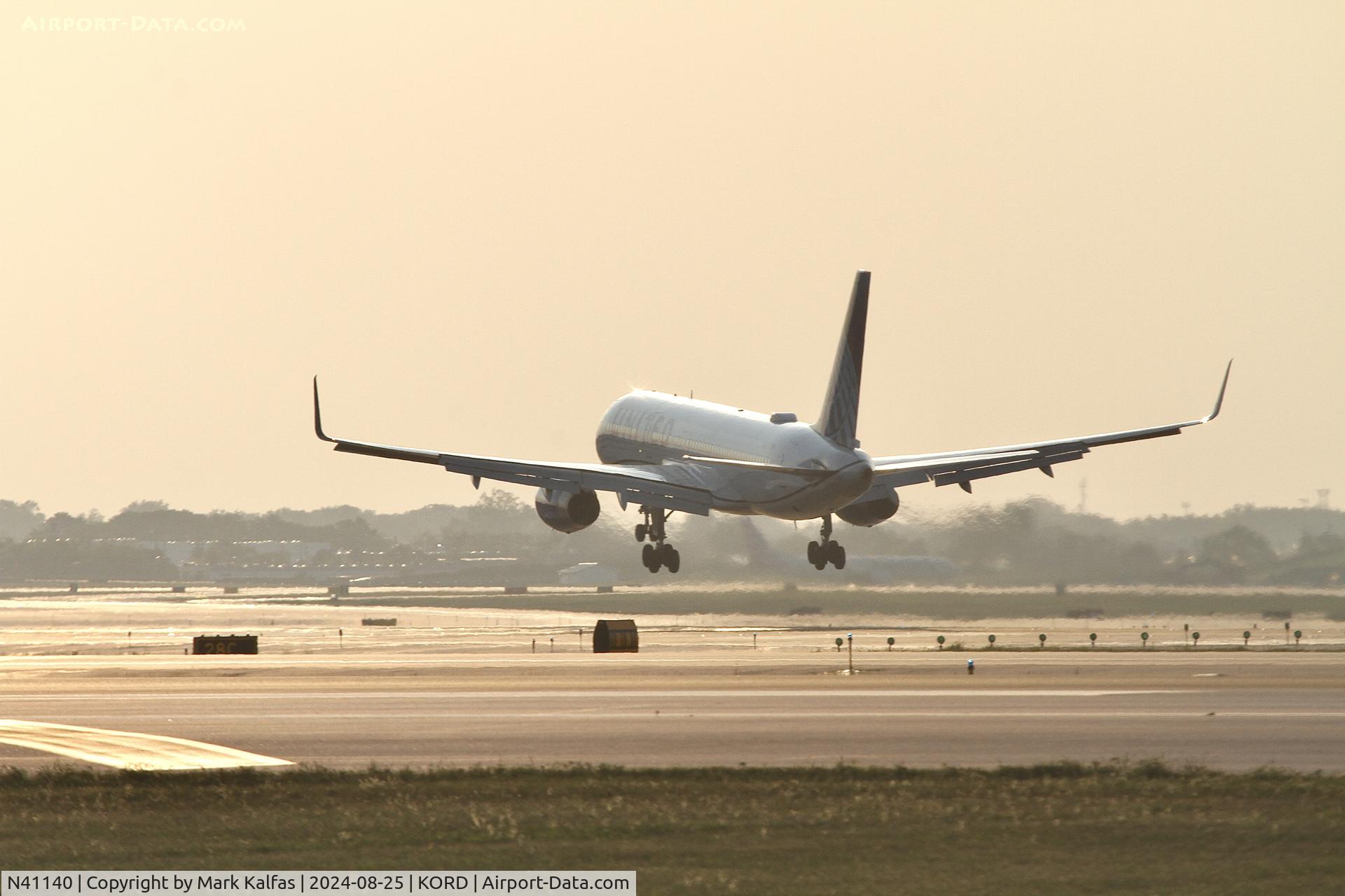 N41140, 2000 Boeing 757-224 C/N 30353, B752 United  Boeing 757-224 N41140 on approach 28C ORD