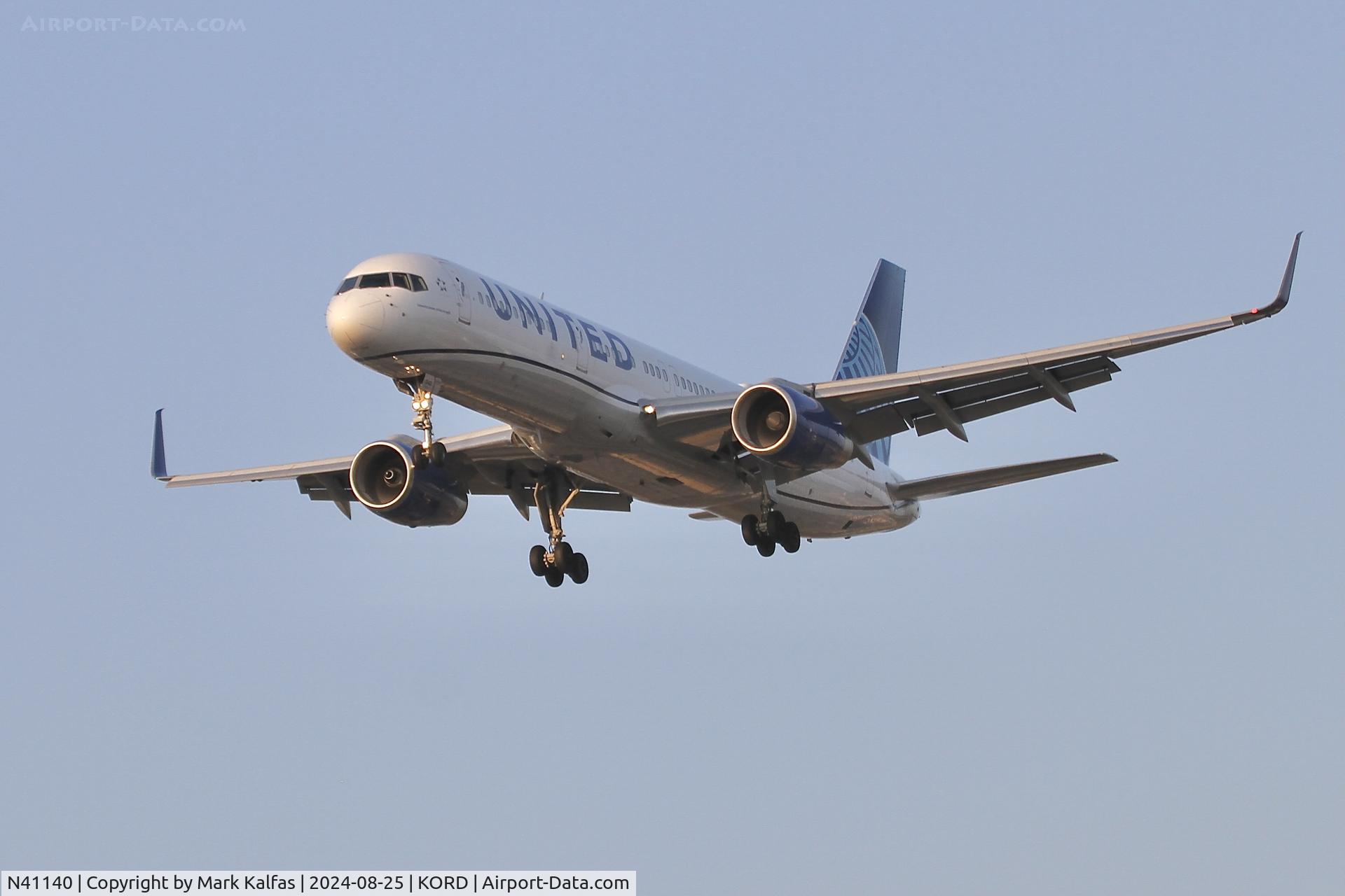 N41140, 2000 Boeing 757-224 C/N 30353, B752 United  Boeing 757-224 N41140 on approach 28C ORD