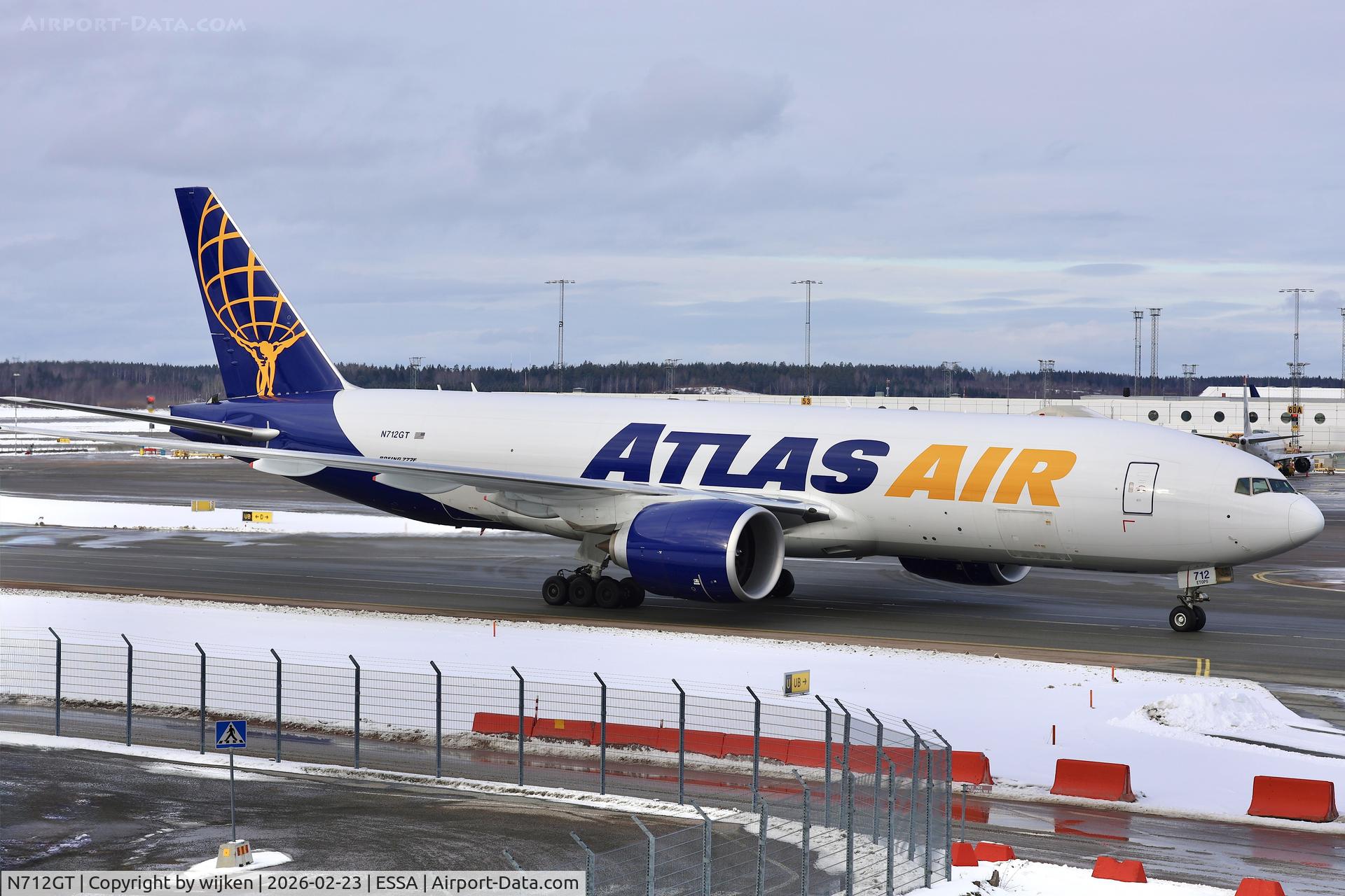 N712GT, 2025 Boeing 777F C/N 69787, Twy U