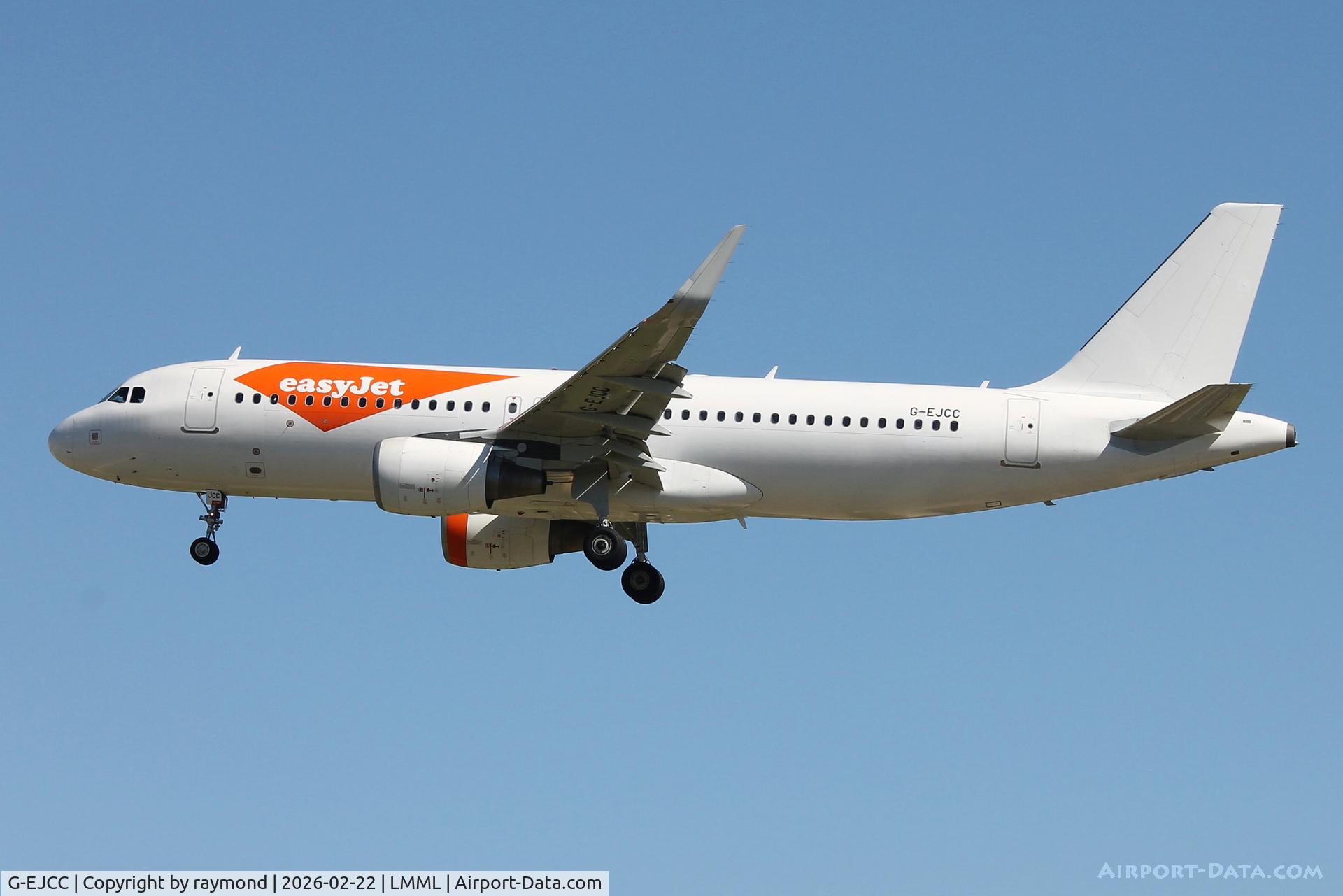 G-EJCC, 2014 Airbus A320-214 C/N 6004, Airbus A320-214 G-EJCC of Easyjet landing in Malta RW31.