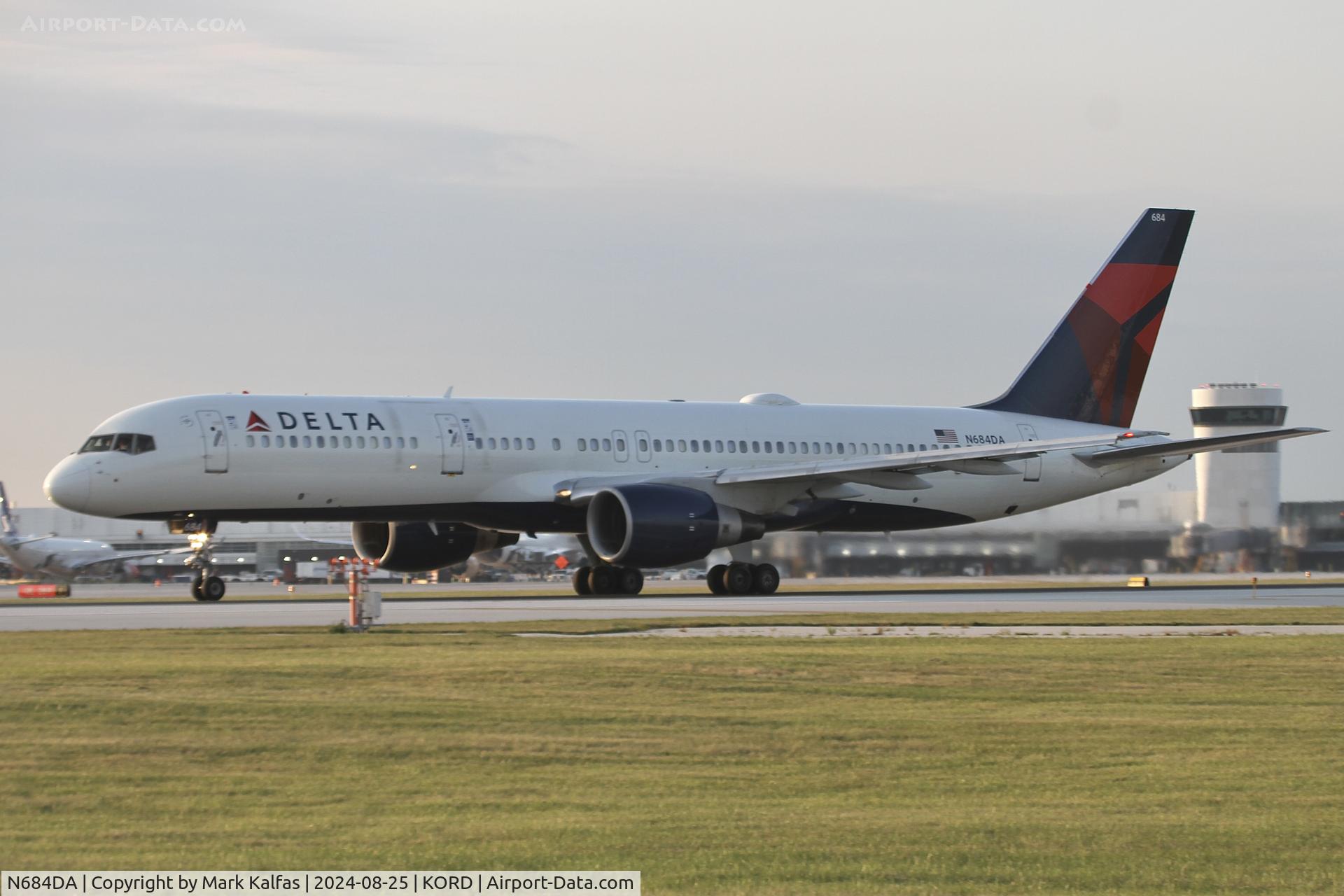 N684DA, 1993 Boeing 757-232 C/N 27104, B752 Delta Boeing 757-232 N784DA departing 22L ORD