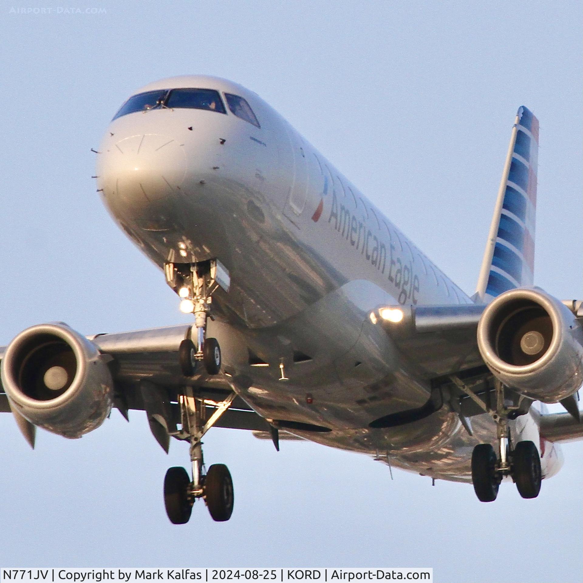 N771JV, 2006 EMBRAER 170LR C/N 87, E170 Envoy/ American Eagle EMBRAER ERJ 170-100 LR N771JV arriving 28C ORD with a wave from the skipper 
