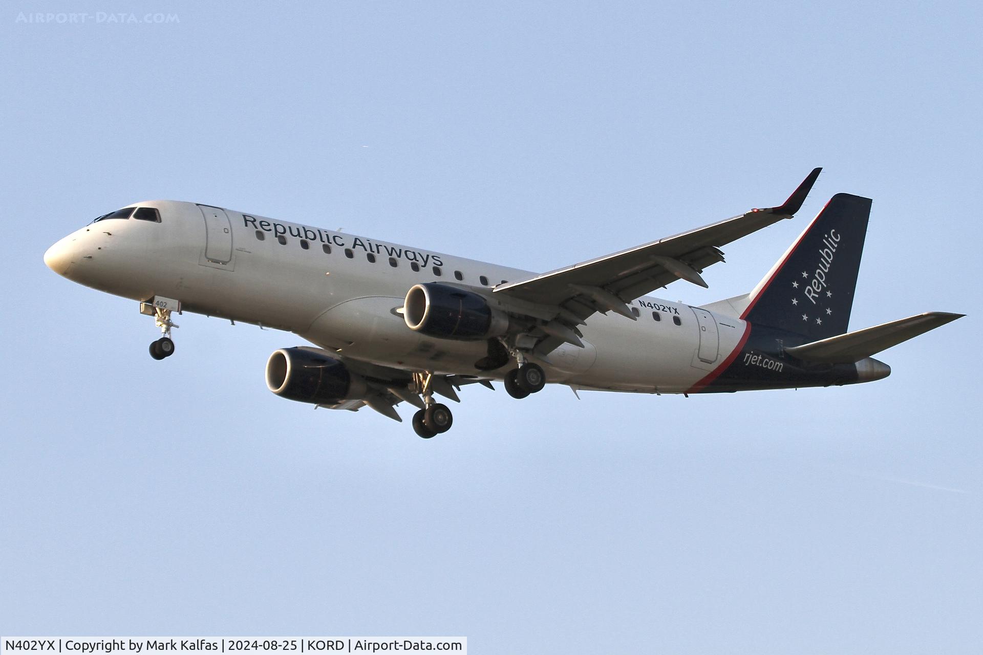 N402YX, 2013 Embraer 175LR (ERJ-170-200LR) C/N 17000364, E75L Republic Airways /American Eagle Embraer 175LR N402YX arriving 28C ORD