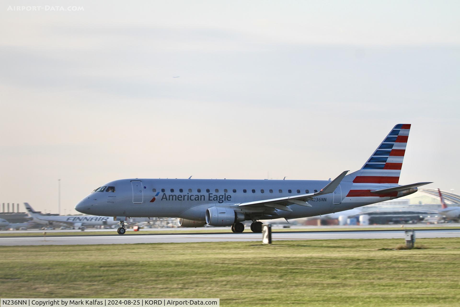 N236NN, 2016 Embraer 175LR (ERJ-170-200LR) C/N 17000572, E75L Envoy / American Eagle Embraer 175LR N236NN departing 22L ORD