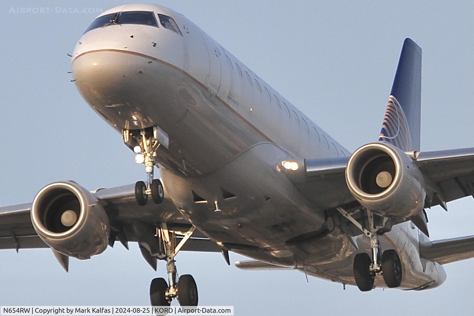 N654RW, 2005 Embraer 170SE (ERJ-170-100SE) C/N 17000104, E170 Republic Airways/United Express,  Embraer 170SEN 654RW 28C approach ORD