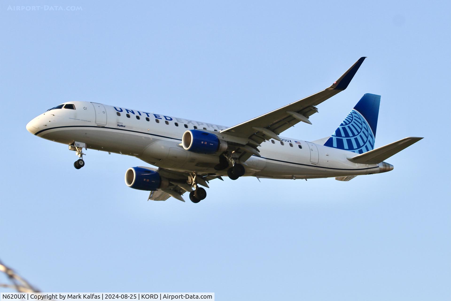 N620UX, 2019 Embraer 175LR (ERJ-170-200LR) C/N 17000824, E75L  SkyWest / United Express Embraer 175LR N629UX arriving on 28C ORD
