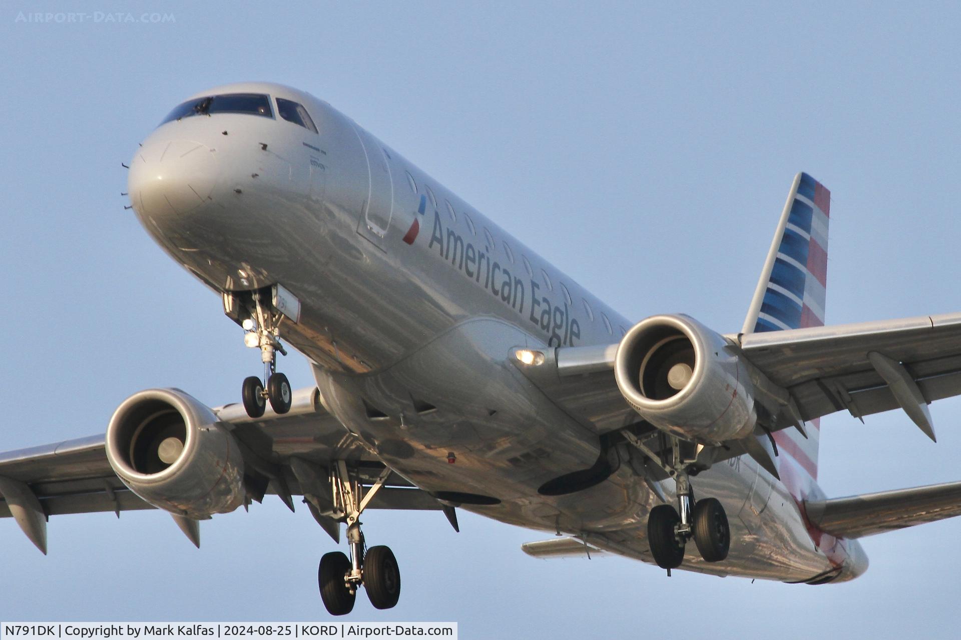N791DK, 2004 Embraer 170SU (ERJ-170-100SU) C/N 17000019, E170 Envoy/ American Eagle Embraer 170/175 N791DK arriving 28C ORD