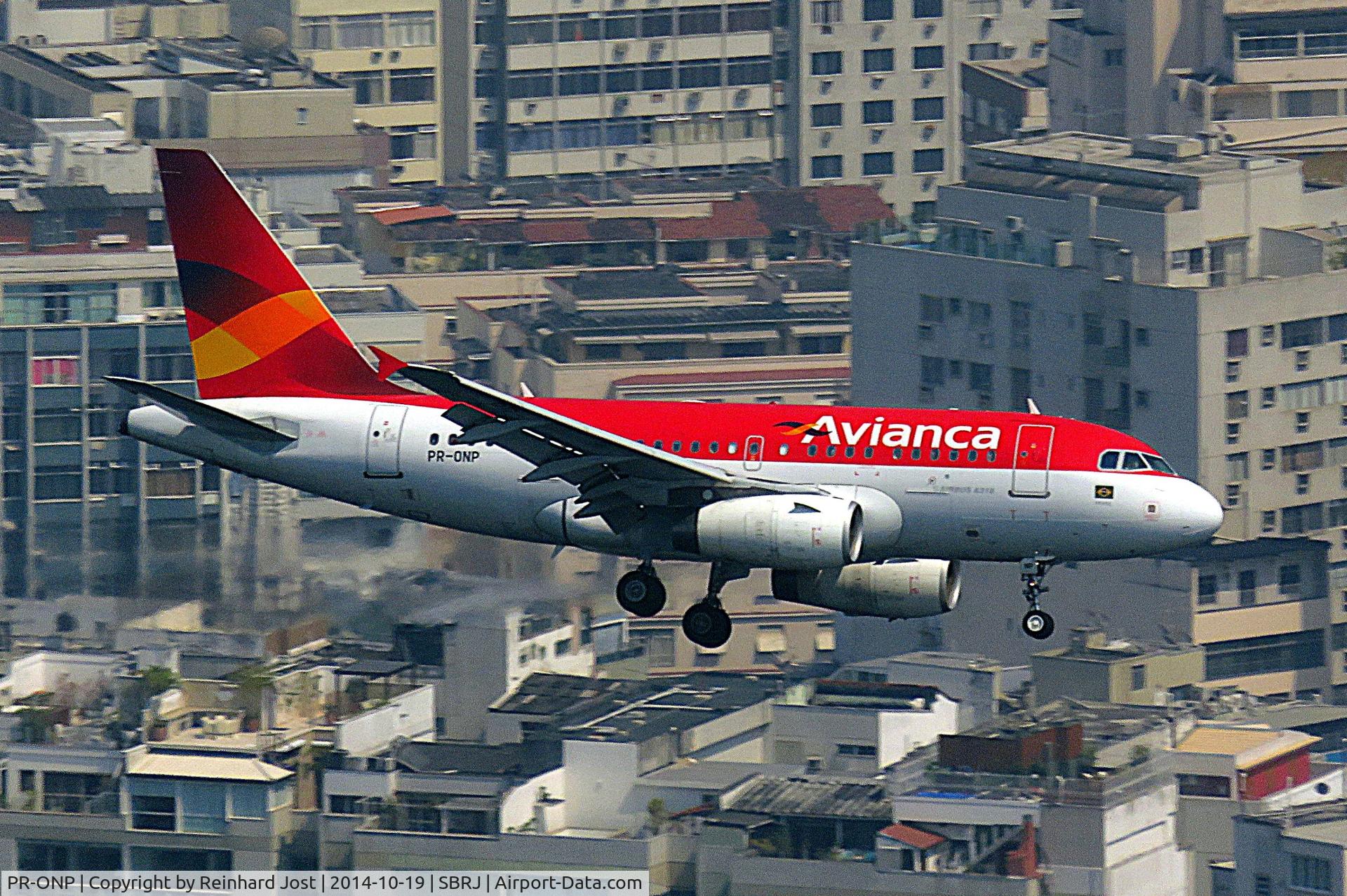 PR-ONP, 2008 Airbus A318-121 C/N 3606, Avianca-Airbus (ex-CC-CZQ) turns final for Santos Dumont-Airport at Rio de Janeiro, Brazil