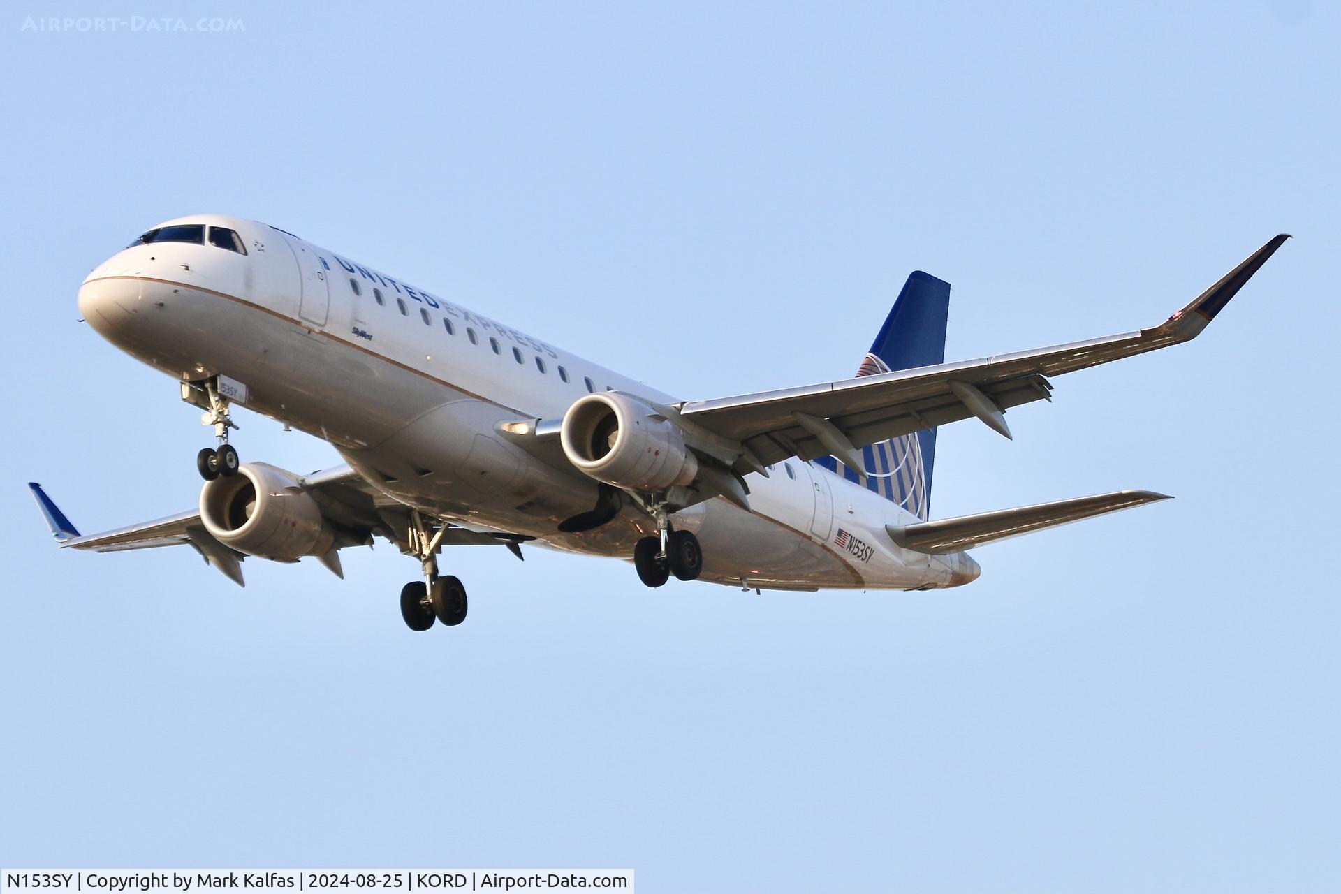 N153SY, 2016 Embraer 175LR (ERJ-170-200LR) C/N 17000553, E75l SkyWest / United Express Embraer 175LR N153SY arriving 28C ORD