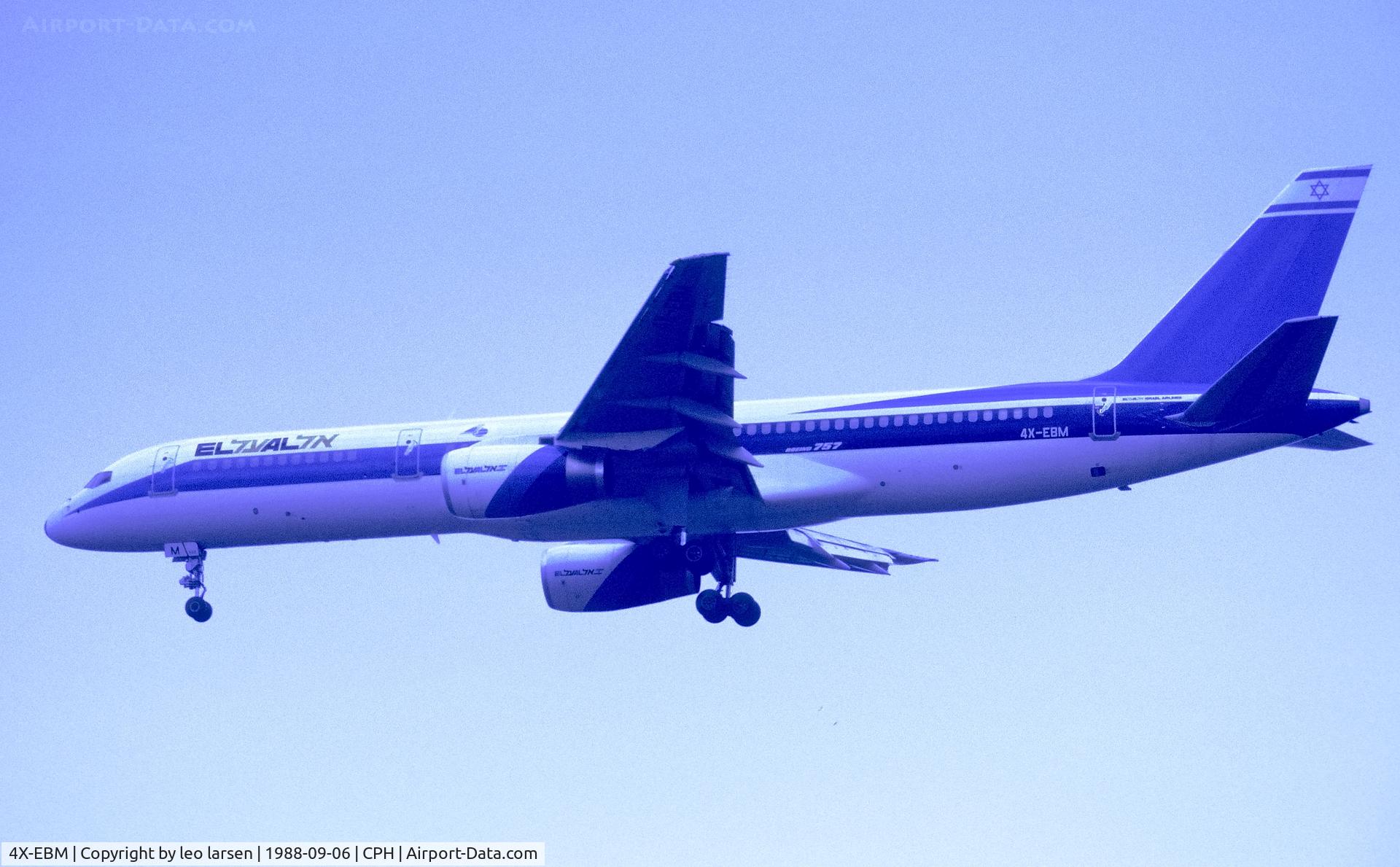 OY-KGS, 1978 Douglas DC-9-41 C/N 47766, Copenhagen 6.9.1988