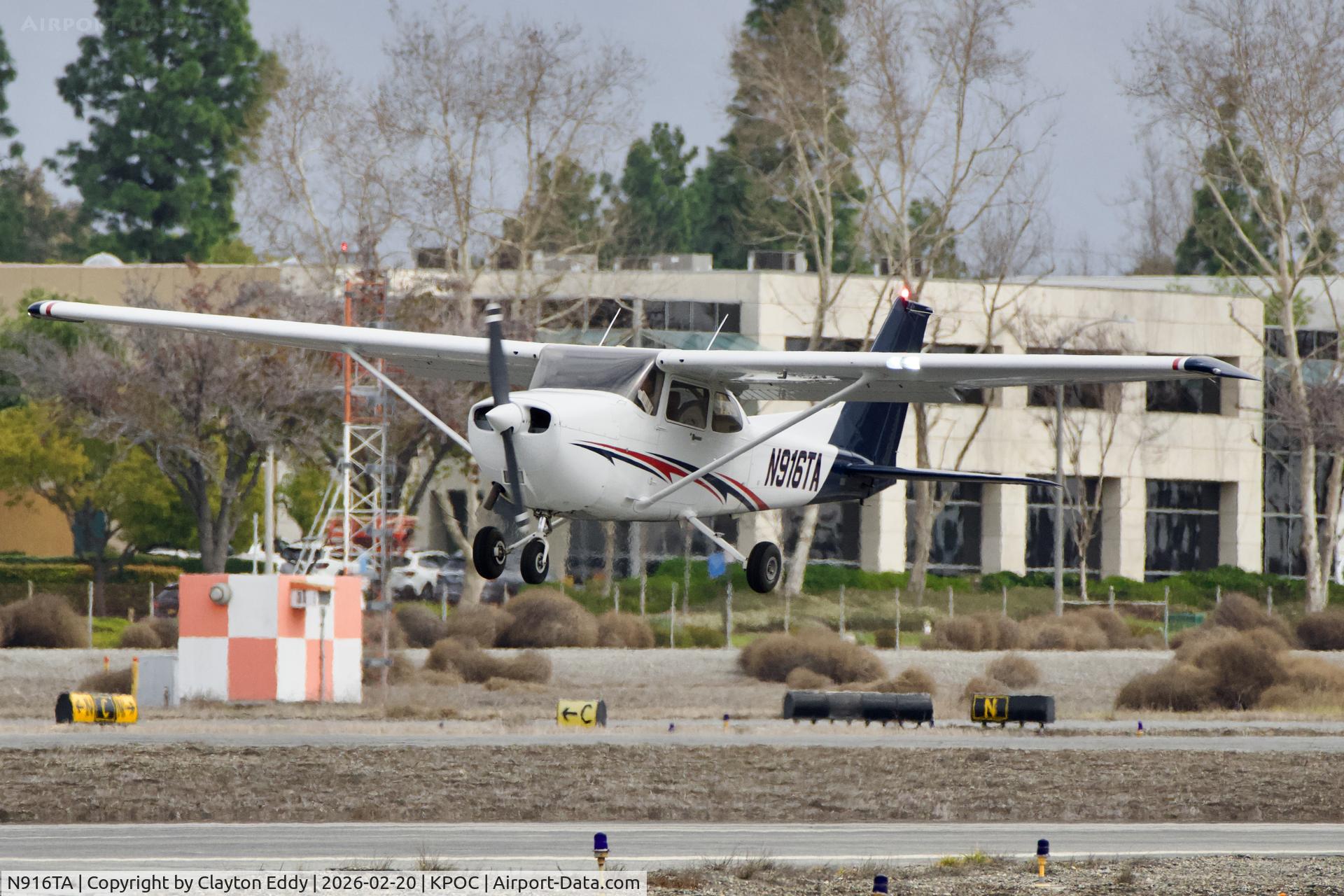 N916TA, Cessna 172R C/N 17281076, Brackett Airport in California 2026