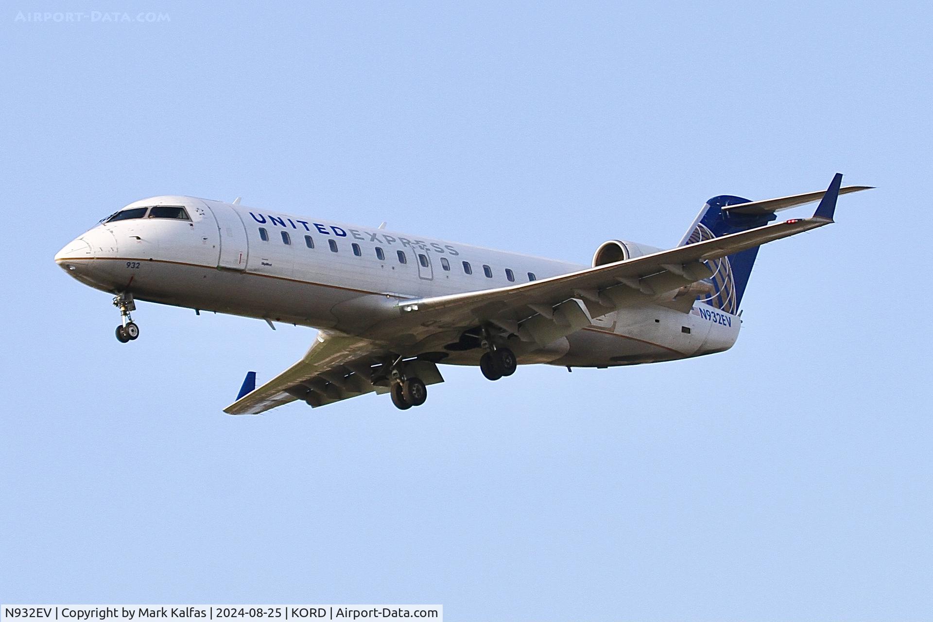 N932EV, 2005 Bombardier CRJ-200ER (CL-600-2B19) C/N 8016, CRJ2 SkyWest /United Express Canadair Regional Jet CRJ-200 N932EV on approach 28C ORD