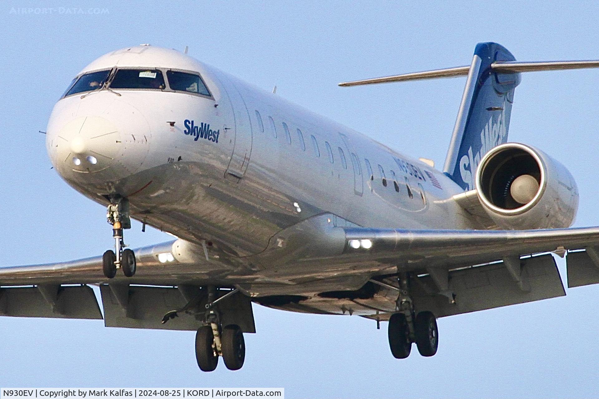 N930EV, 2005 Bombardier CRJ-200ER (CL-600-2B19) C/N 8014, CRJ2 SkyWest / United Express  Bombardier CRJ-200ER N930EV arriving 28C KORD