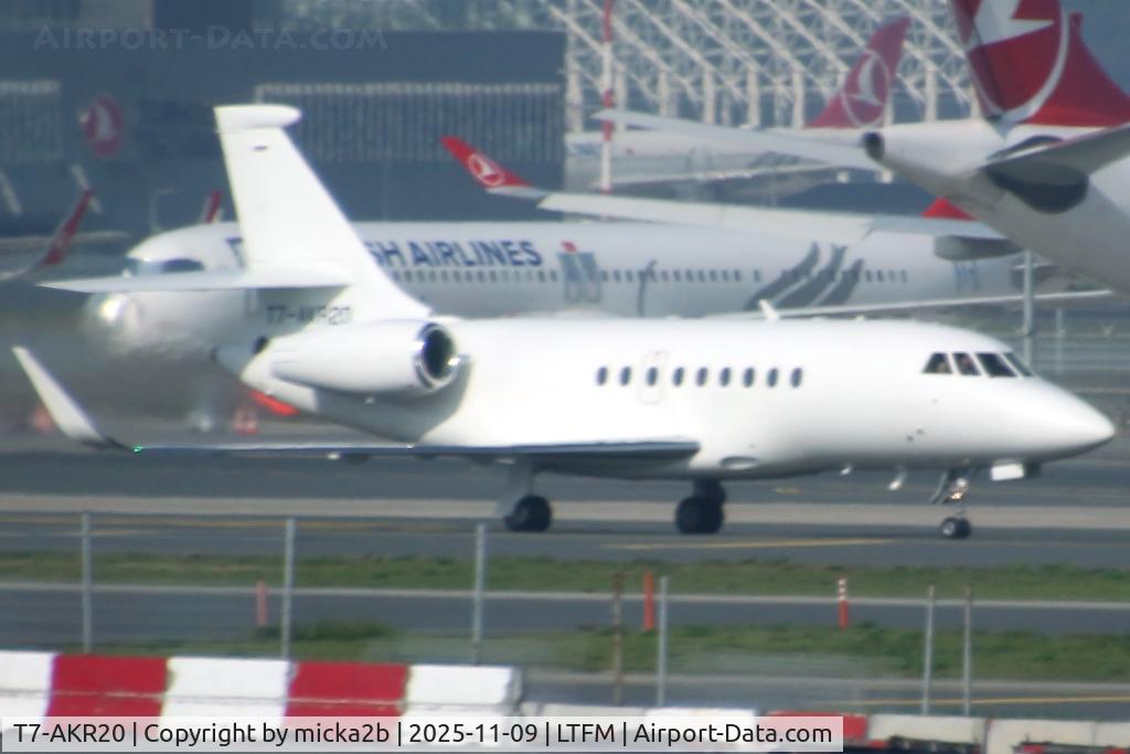 T7-AKR20, 2011 Dassault Falcon 2000LX C/N 237, Taxiing