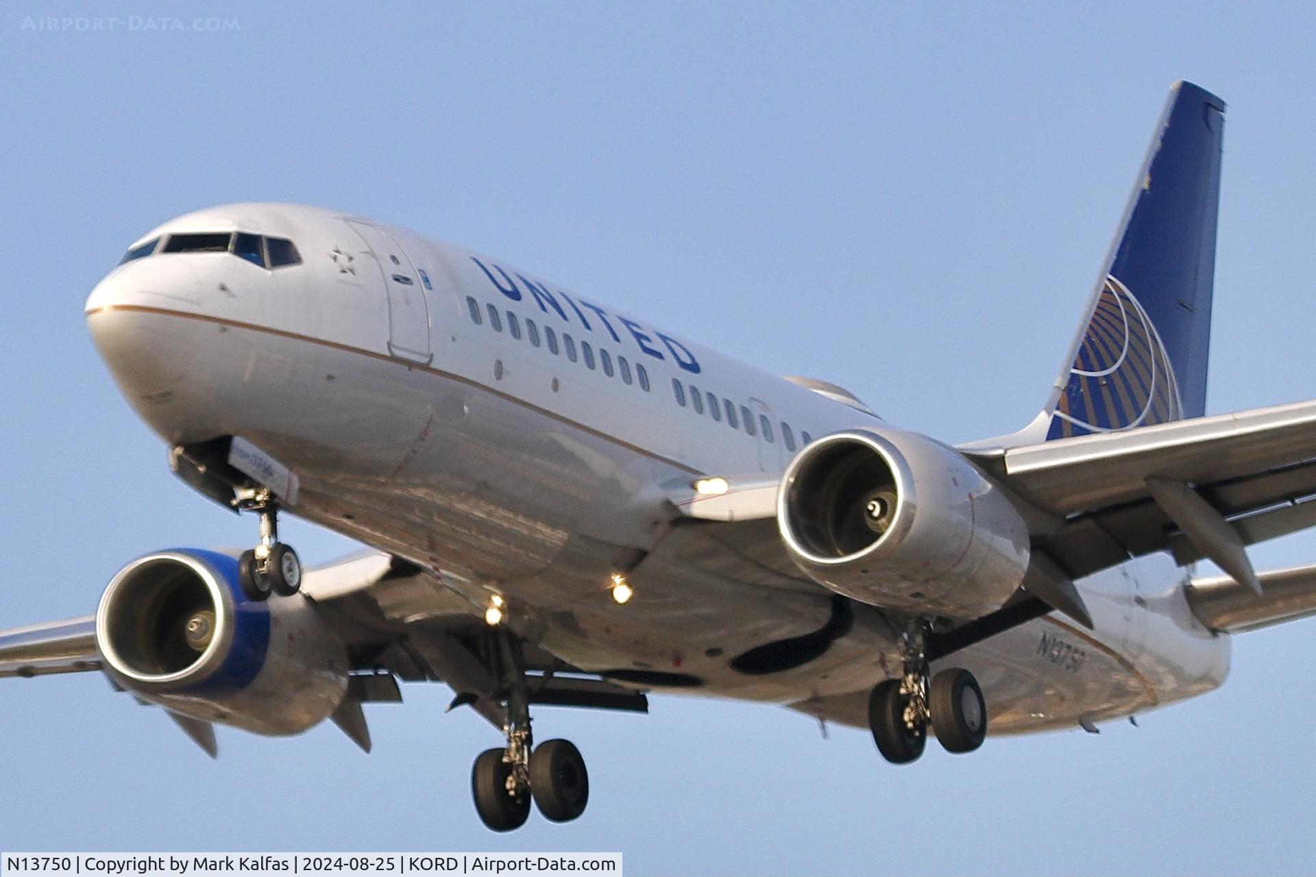 N13750, 1999 Boeing 737-724 C/N 28941, B737 United Boeing 737-724 N13750 28C approach KORD