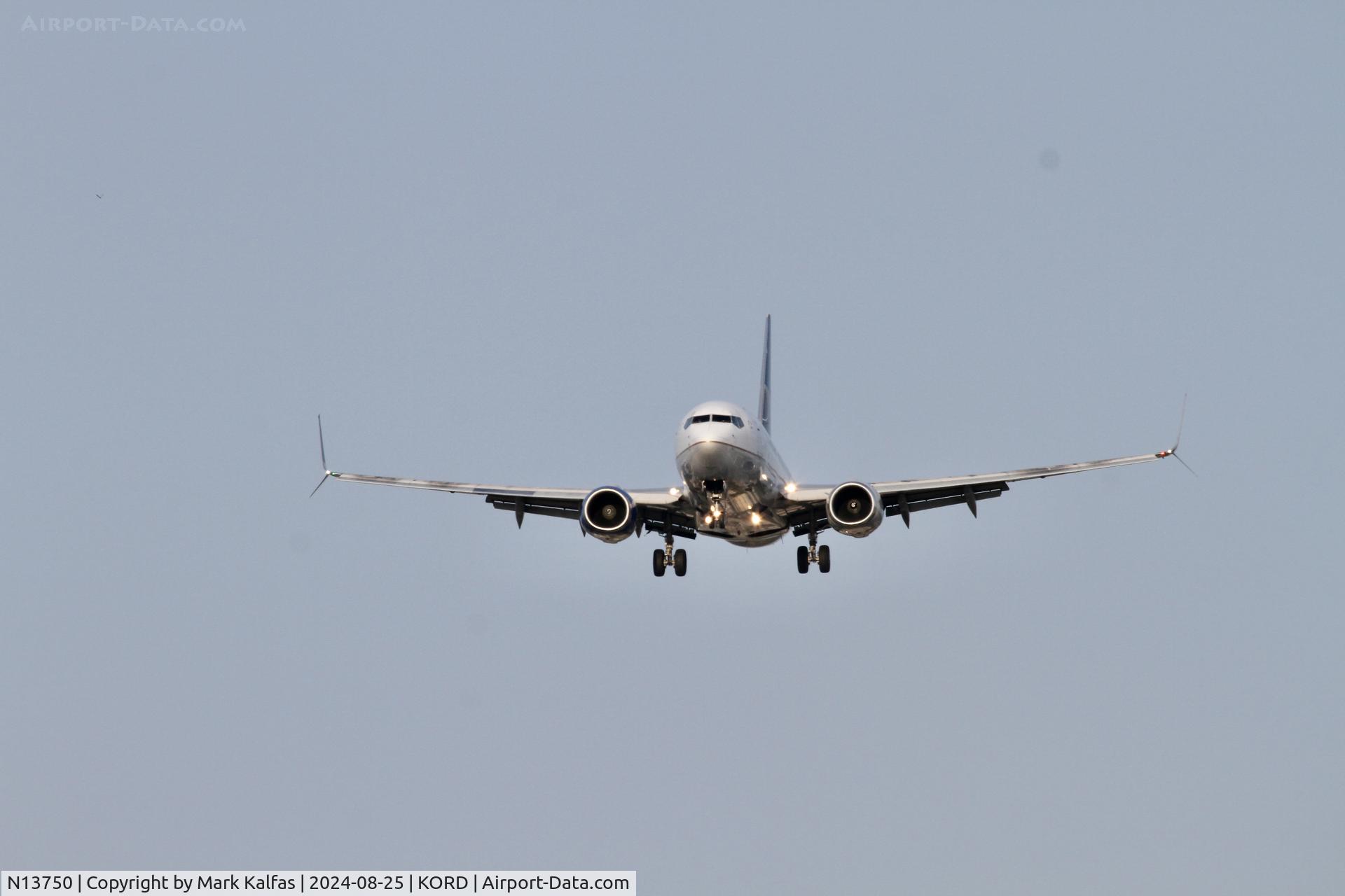 N13750, 1999 Boeing 737-724 C/N 28941, B737 United Boeing 737-724 N13750 28C approach KORD