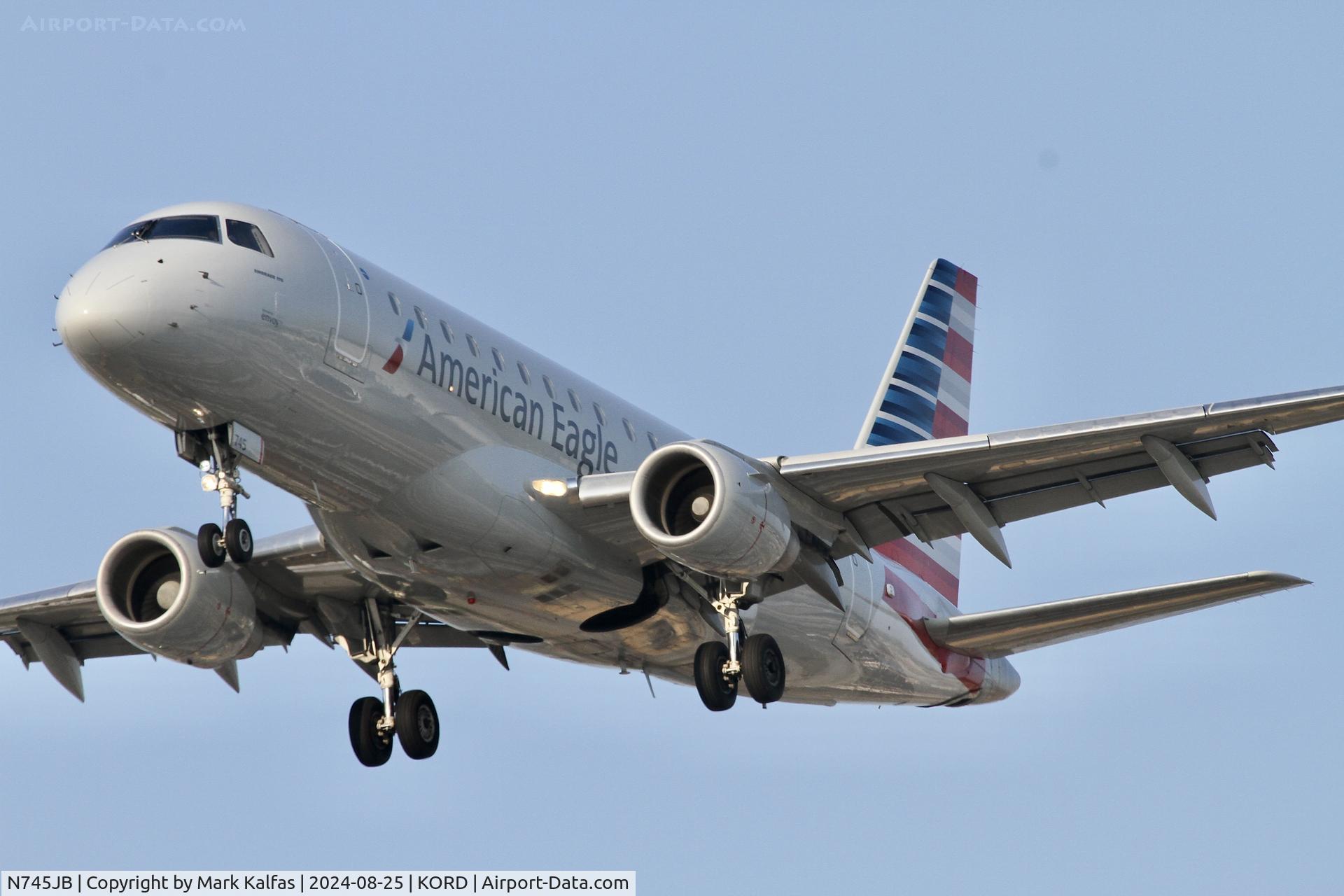 N745JB, 2005 Embraer 170SE (ERJ-170-100SE) C/N 17000071, E170 Envoy / American Eagle Embraer 170SE N745JB 28C approach ORD