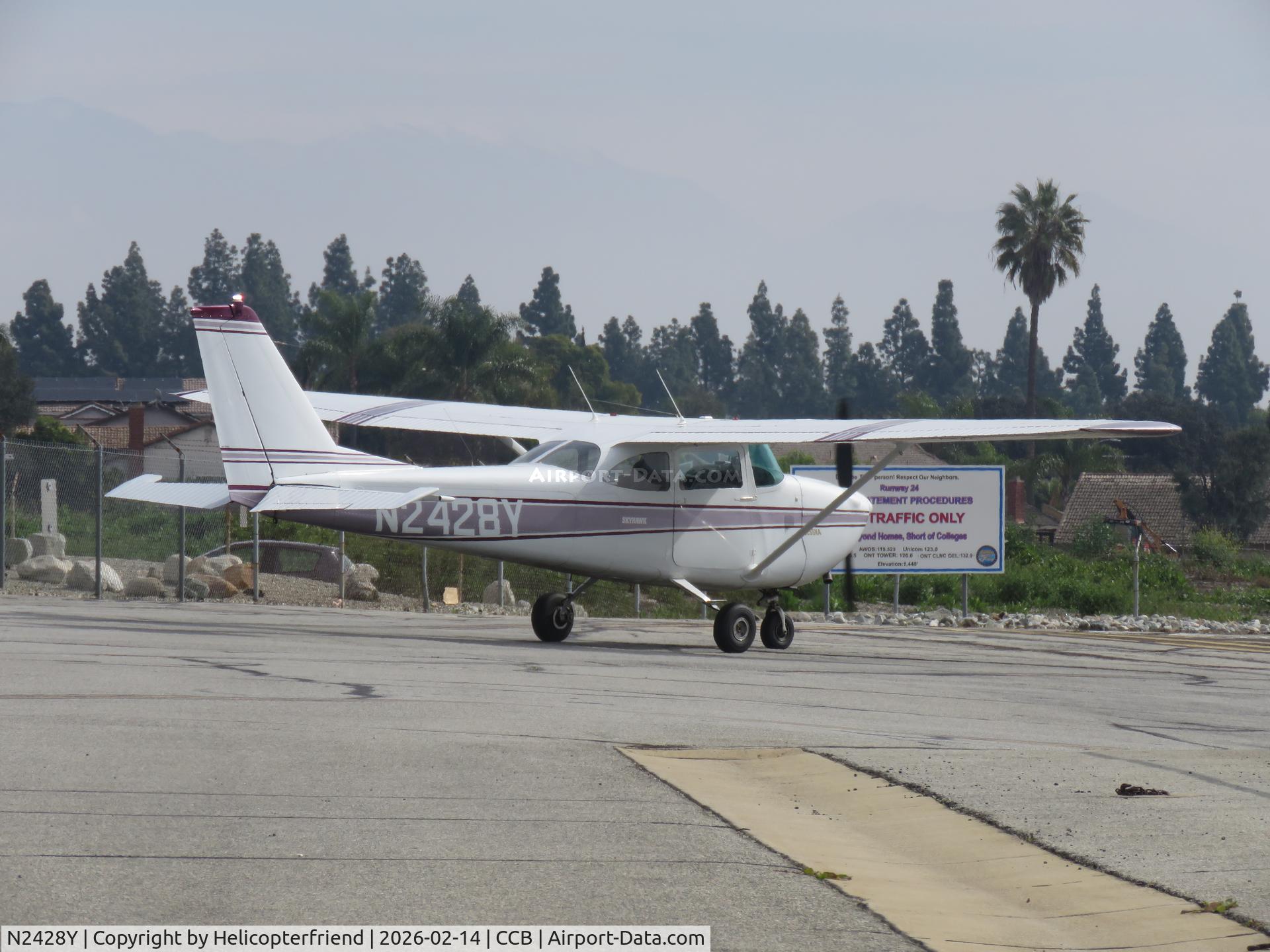 N2428Y, 1962 Cessna 172D C/N 17249728, Pre-flight