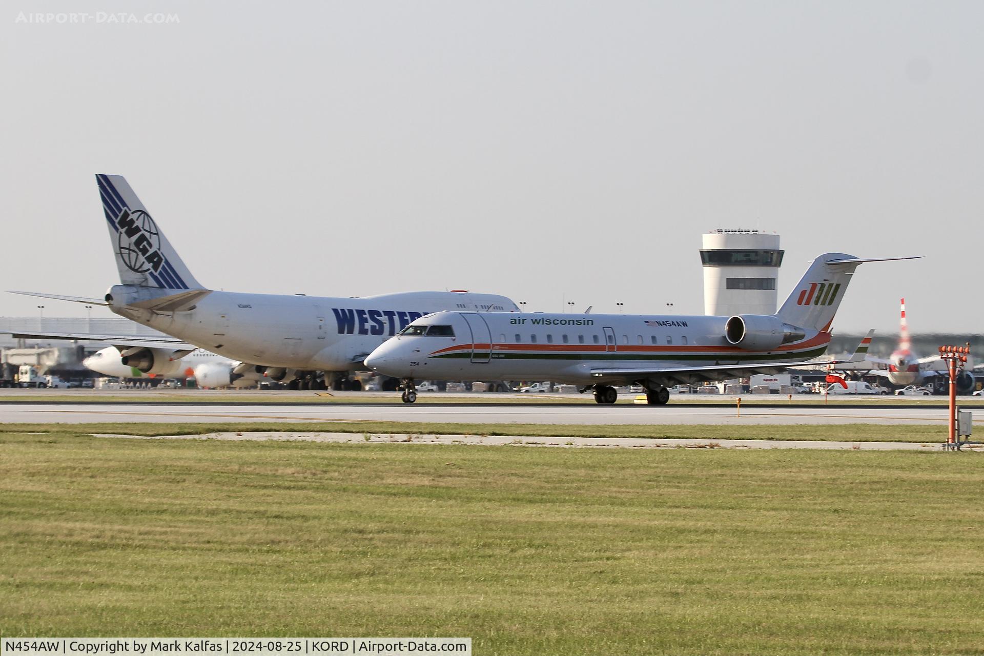 N454AW, 2003 Bombardier CRJ-200LR (CL-600-2B19) C/N 7842, CRJ2 Air Wisconsin / American Eagle N454AW departing 22L ORD
