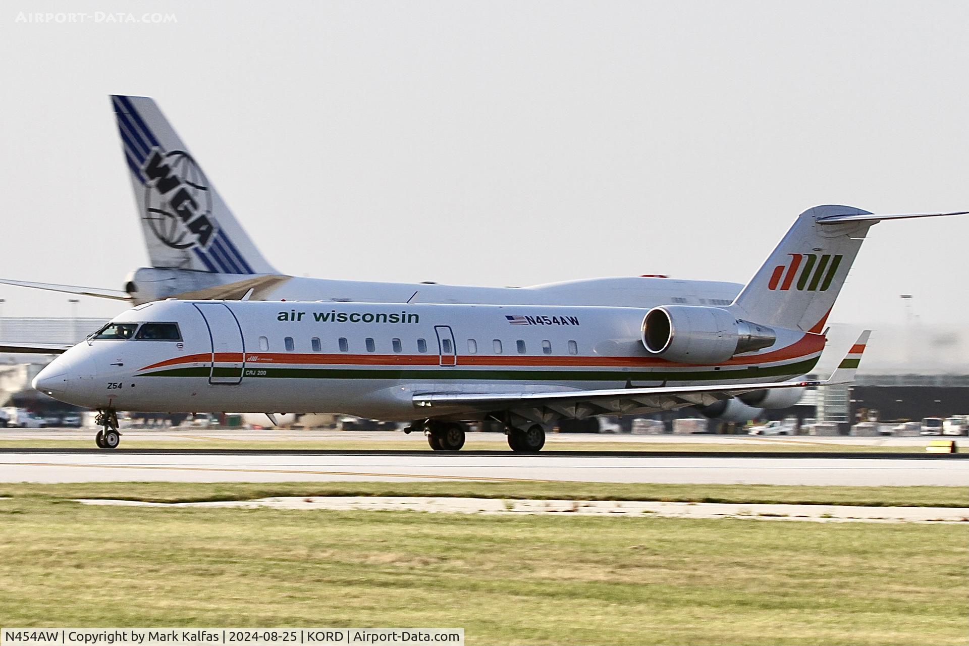 N454AW, 2003 Bombardier CRJ-200LR (CL-600-2B19) C/N 7842, CRJ2 Air Wisconsin / American Eagle N454AW departing 22L ORD
