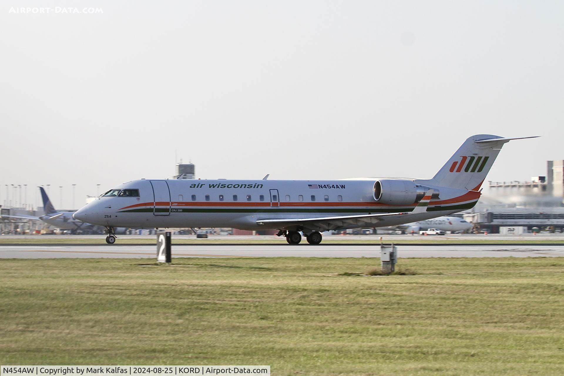 N454AW, 2003 Bombardier CRJ-200LR (CL-600-2B19) C/N 7842, CRJ2 Air Wisconsin / American Eagle N454AW departing 22L ORD
