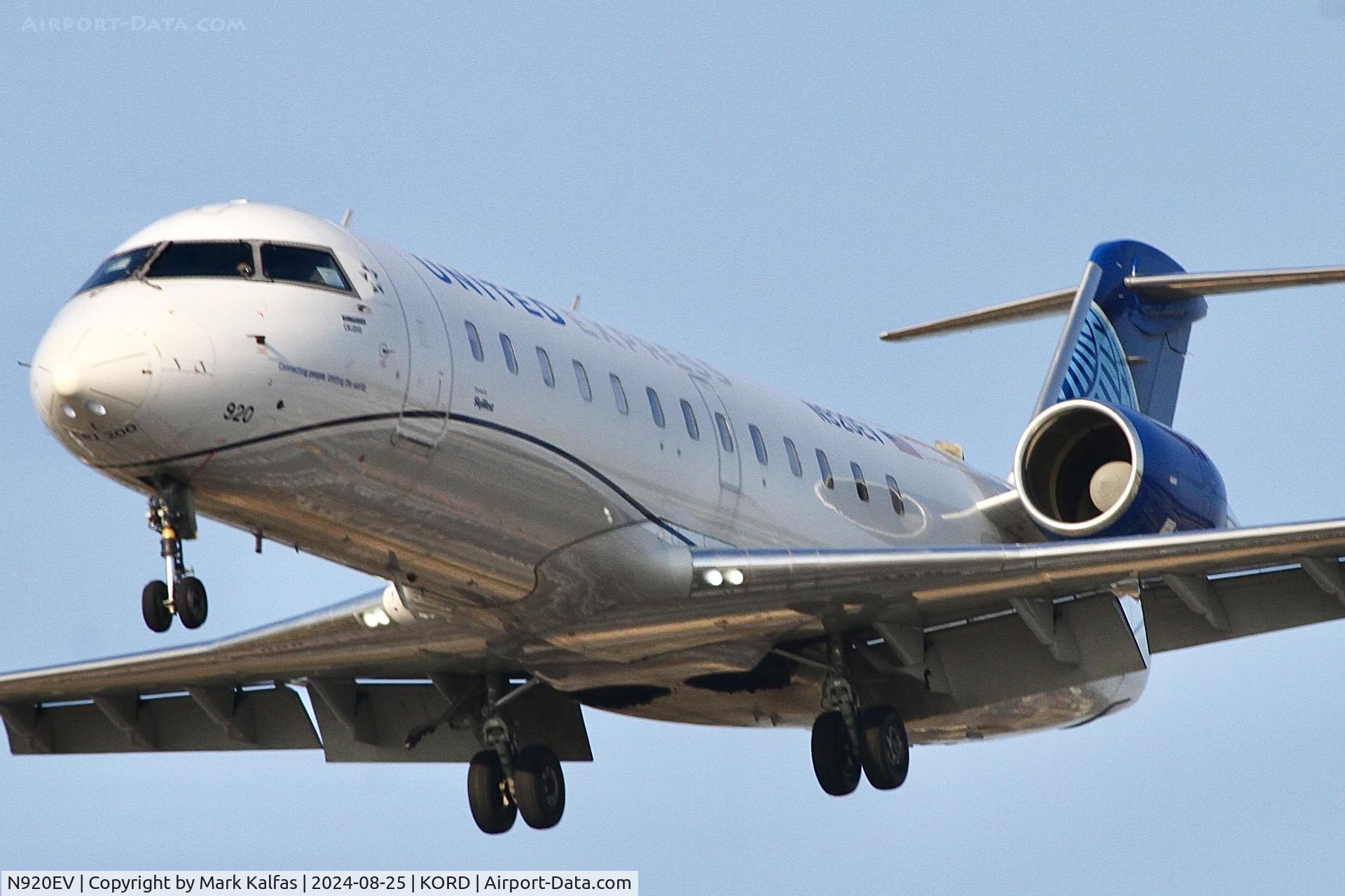N920EV, 2003 Bombardier CRJ-200ER (CL-600-2B19) C/N 7810, CRJ2 SkyWest / United Express Bombardier CRJ-200ER N920EV arriving 28C KORD