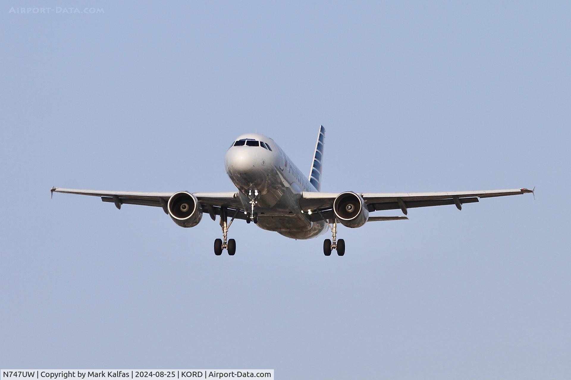 N747UW, 2000 Airbus A319-112 C/N 1301, A319 American Airlines Airbus A319-112 N747UW arriving 28C KORD