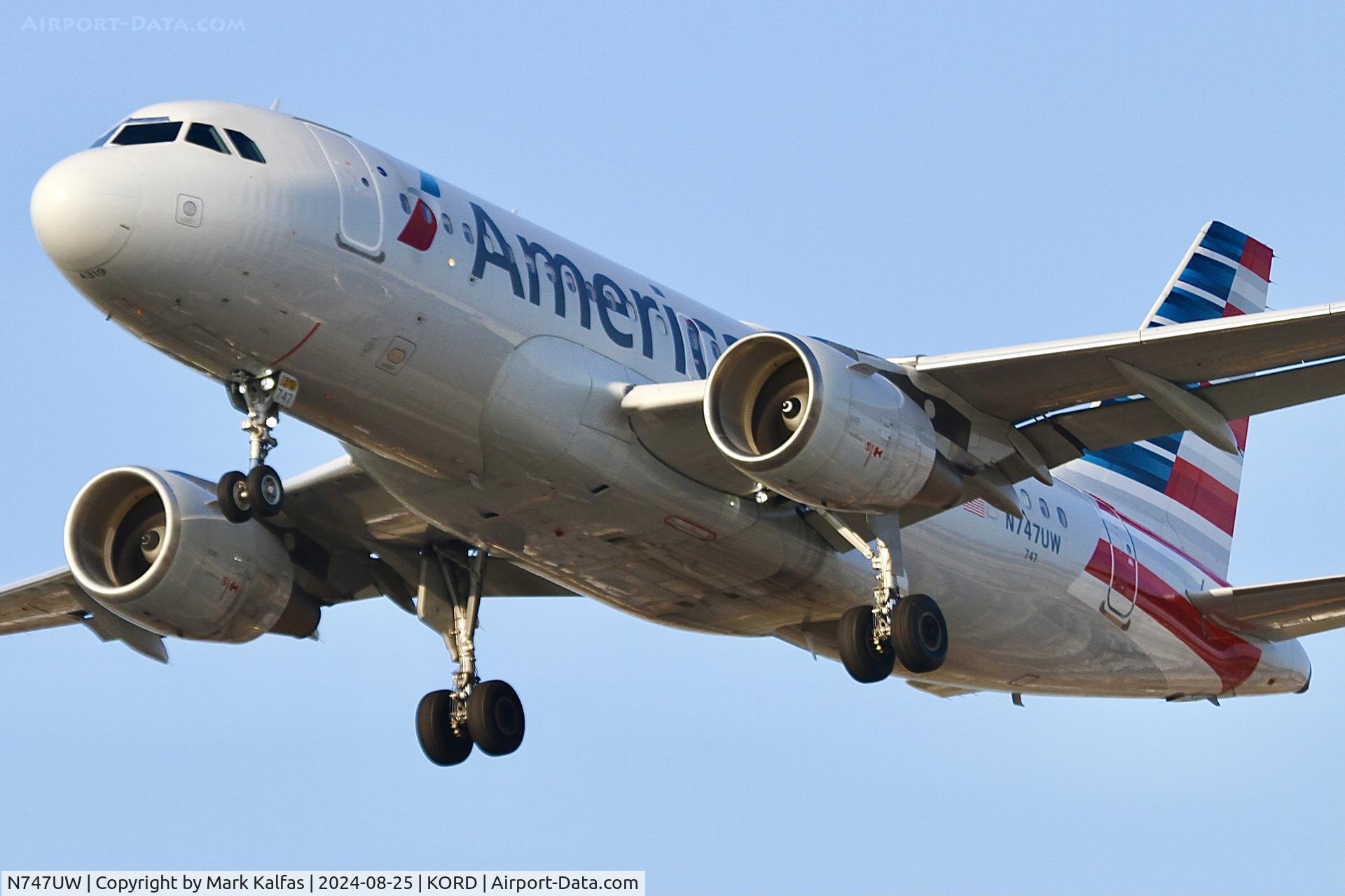 N747UW, 2000 Airbus A319-112 C/N 1301, A319 American Airlines Airbus A319-112 N747UW arriving 28C KORD