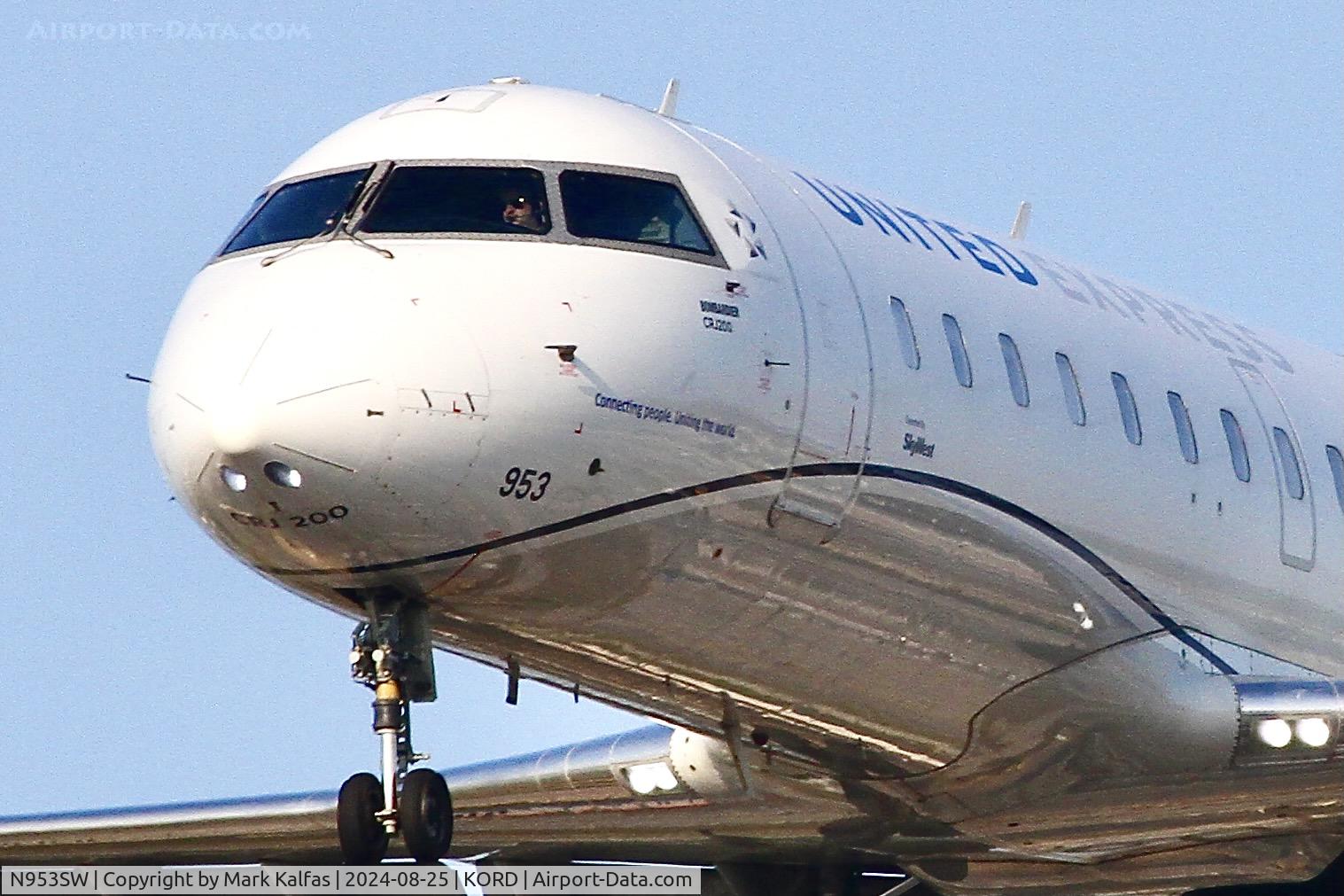 N953SW, 2003 Bombardier CRJ-200LR (CL-600-2B19) C/N 7813, CRJ2 SkyWest/United Express Bombardier CL-600-2B19, N953SW arriving 28C KORD