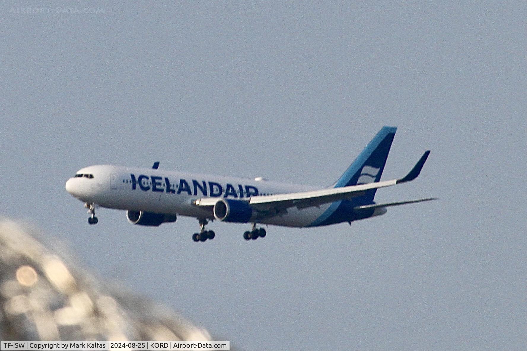TF-ISW, 1997 Boeing 767-319/ER C/N 28745, B763 Icelandair Boeing 767-319/ER TF-ISW arriving at ORD