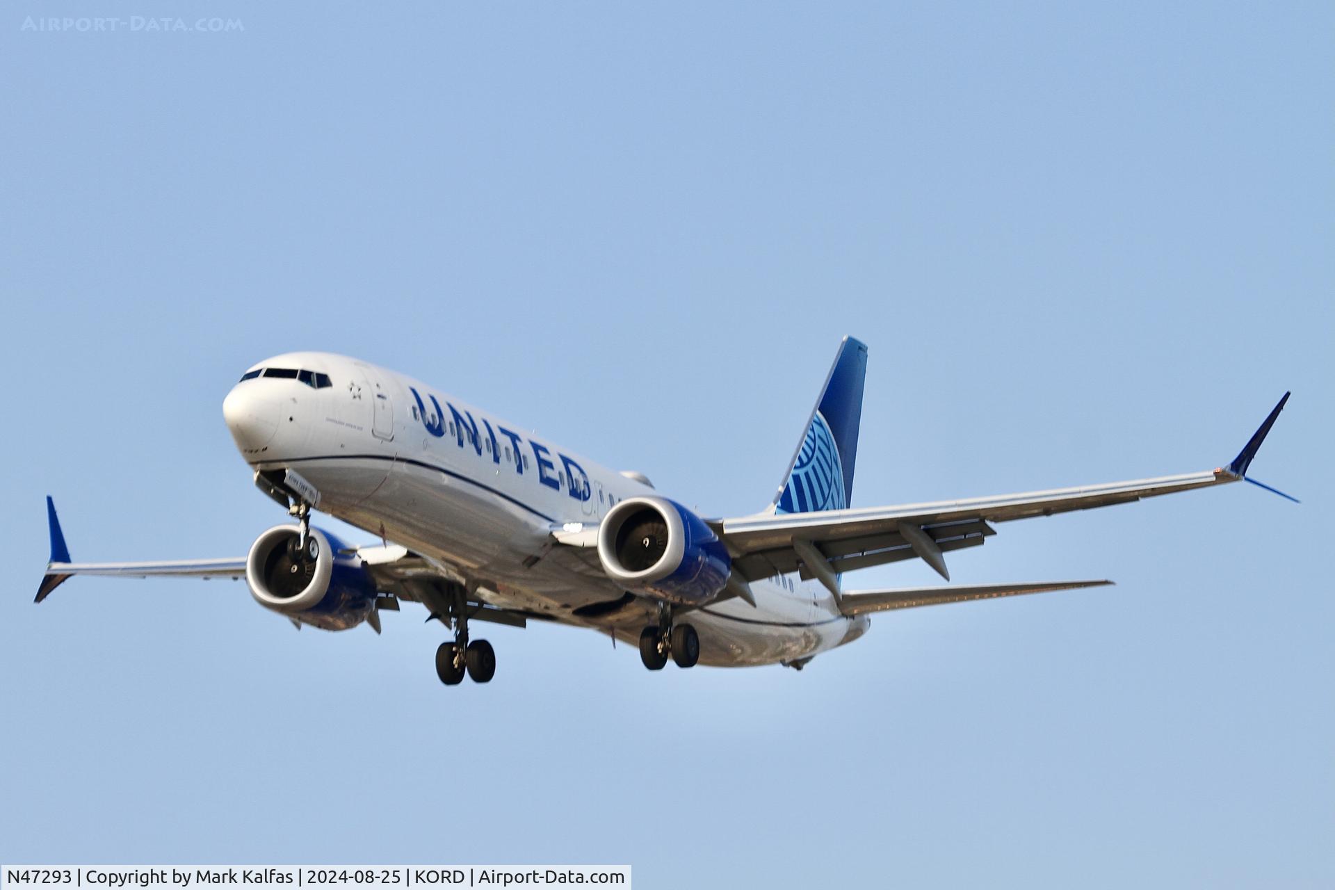 N47293, 2023 Boeing 737 MAX 8 C/N 67552, B38M United Boeing 737 MAX 8 N47293 arriving 28C KORD