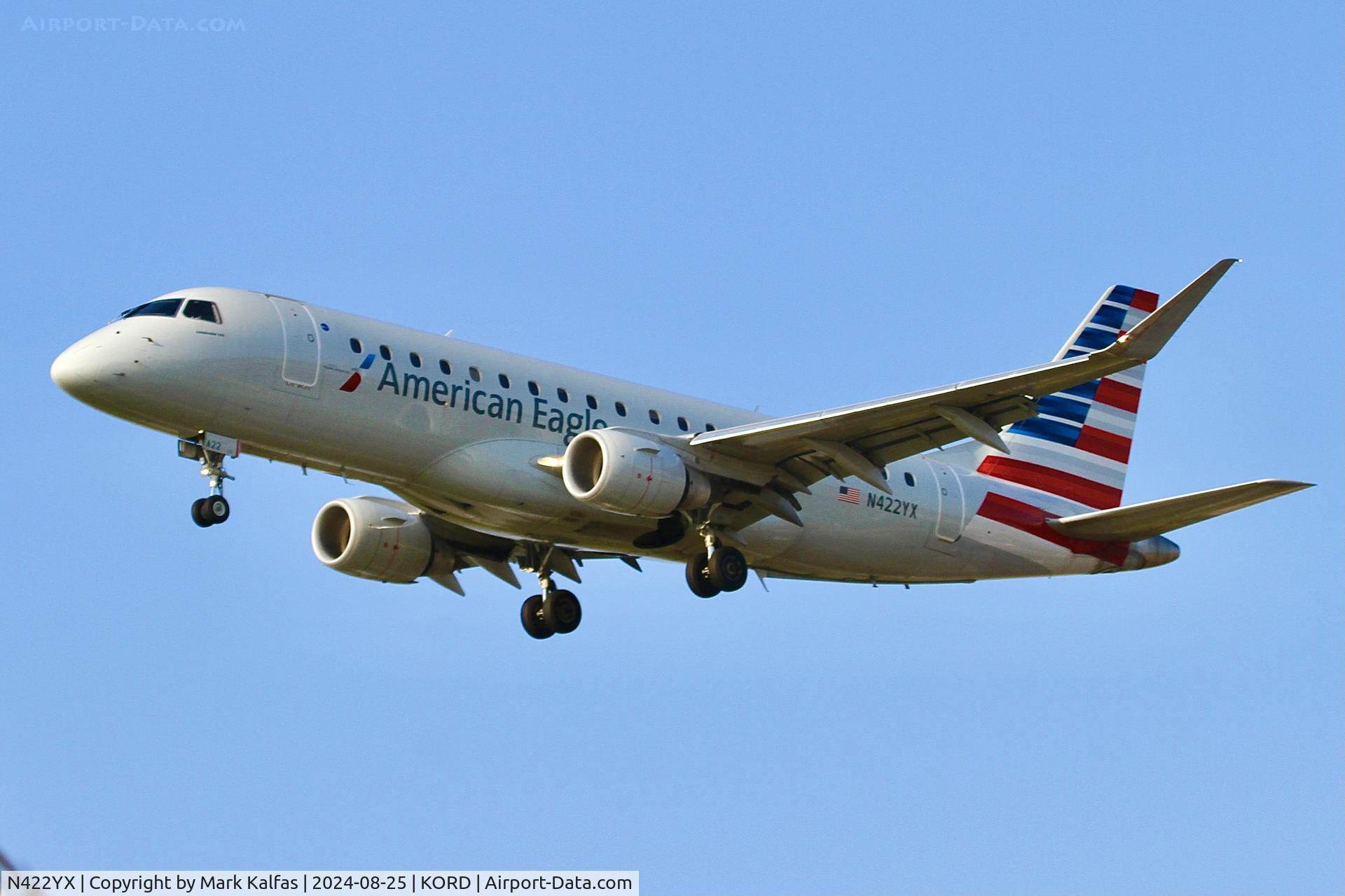 N422YX, 2014 Embraer 175LR (ERJ-170-200LR) C/N 17000387, E75L Envoy / American Eagle Embraer 175LR  N422YX on approach 28C KORD