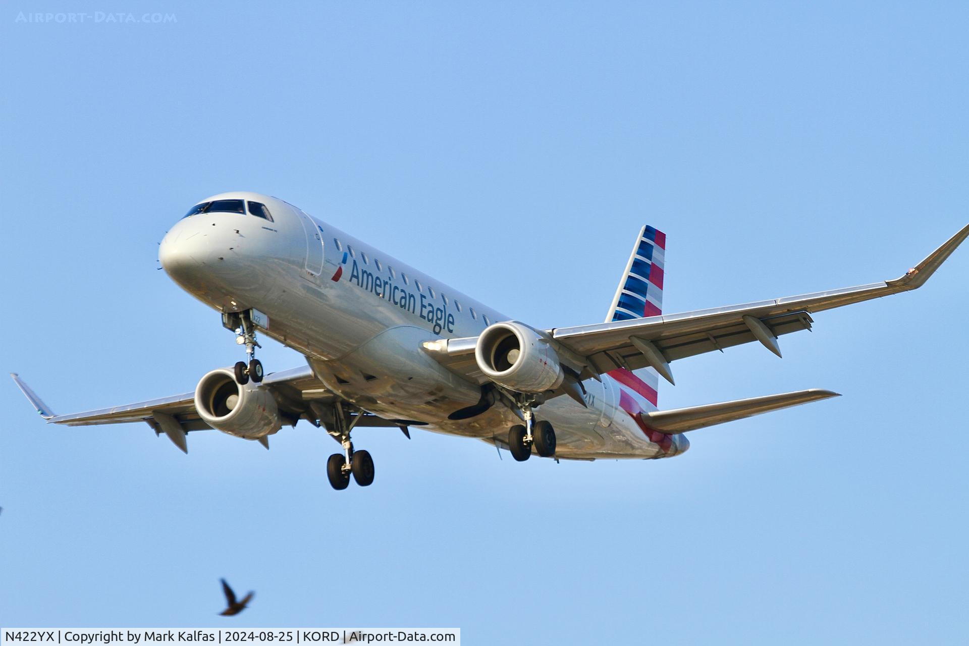 N422YX, 2014 Embraer 175LR (ERJ-170-200LR) C/N 17000387, E75L Envoy / American Eagle Embraer 175LR  N422YX on approach 28C KORD