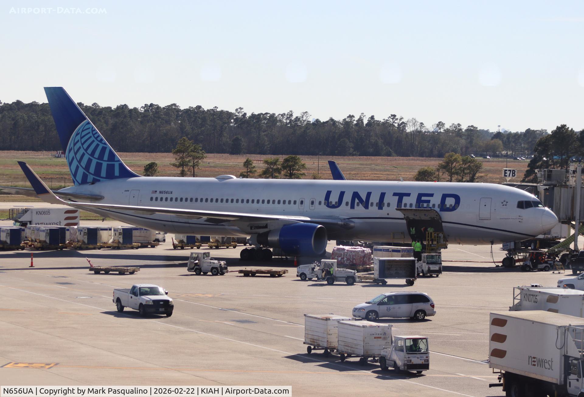 N656UA, 1992 Boeing 767-322 C/N 25394, Boeing 767-322