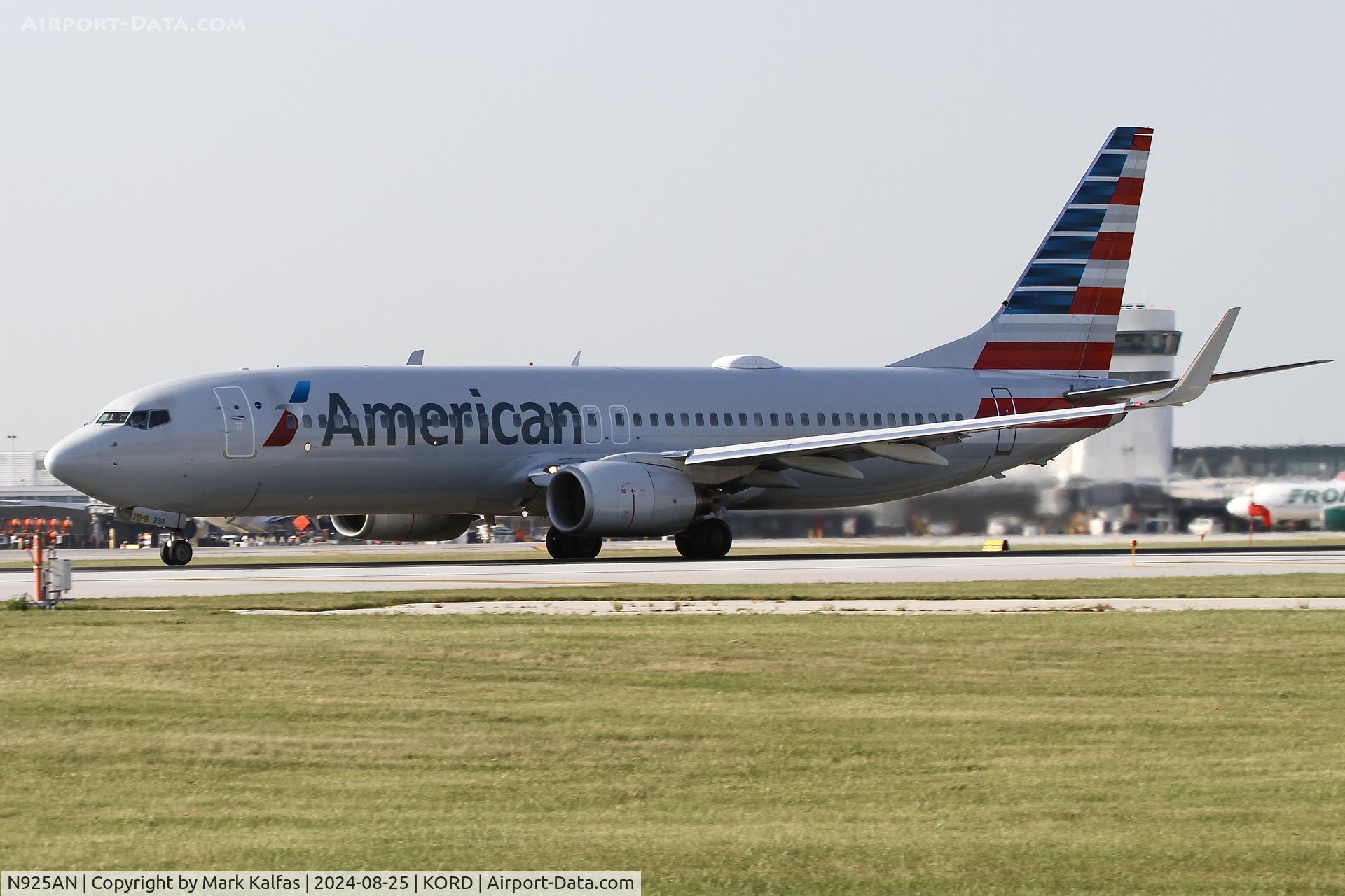 N925AN, 1999 Boeing 737-823 C/N 29526, B738 American Airlines Boeing 737-823 N925AN departing 22L ORD