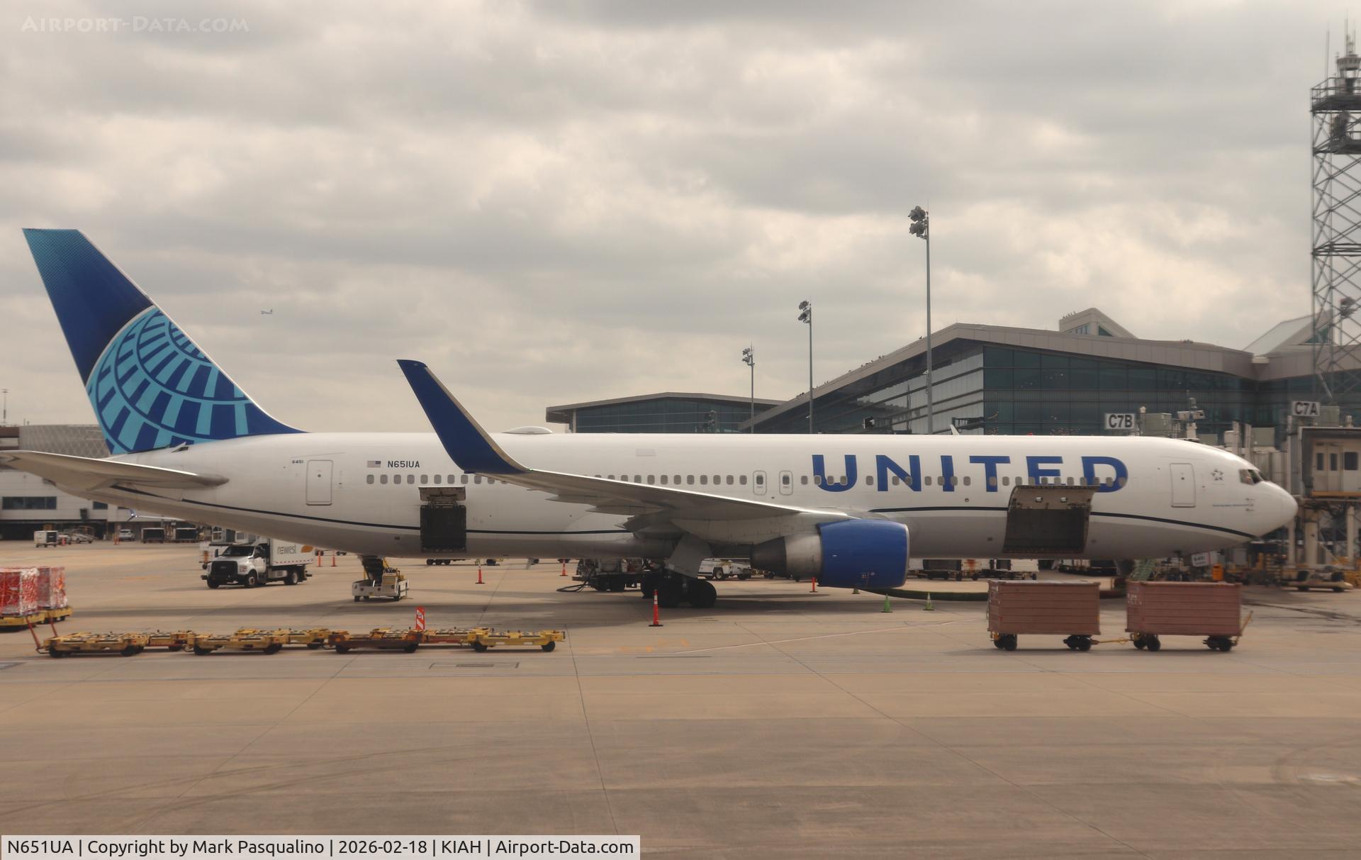 N651UA, 1992 Boeing 767-322 C/N 25389, Boeing 767-322