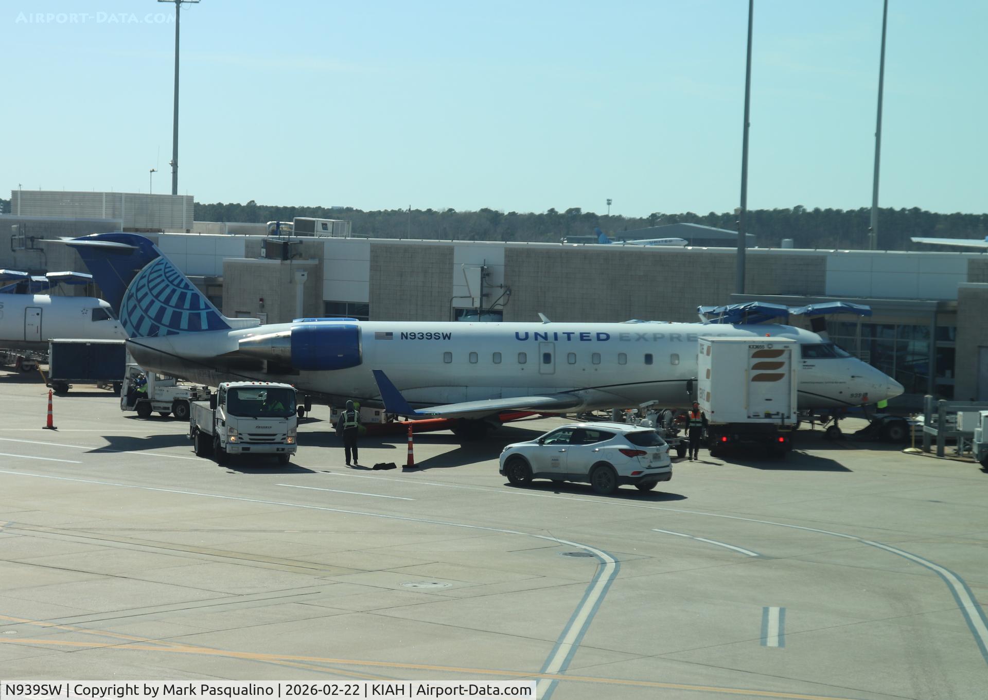 N939SW, 2003 Bombardier CRJ-200LR (CL-600-2B19) C/N 7742, CL-600-2B19