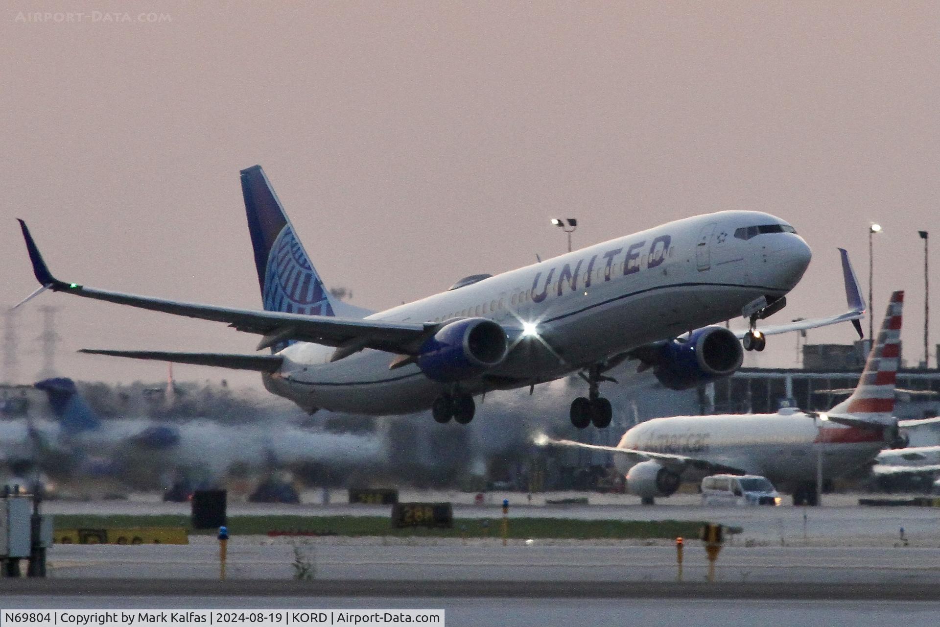 N69804, 2013 Boeing 737-924/ER C/N 42816, B739 United Boeing 737-924/ER N69804 departing 10L KORD
