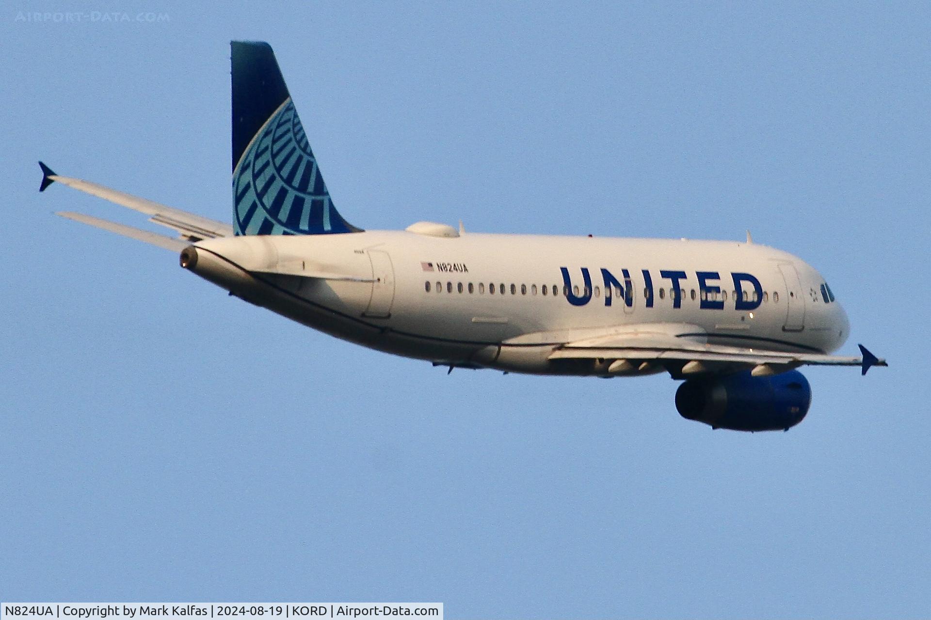 N824UA, 1999 Airbus A319-131 C/N 965, A319 United Airlines Airbus A319-131 N824UA departing 10L KORD