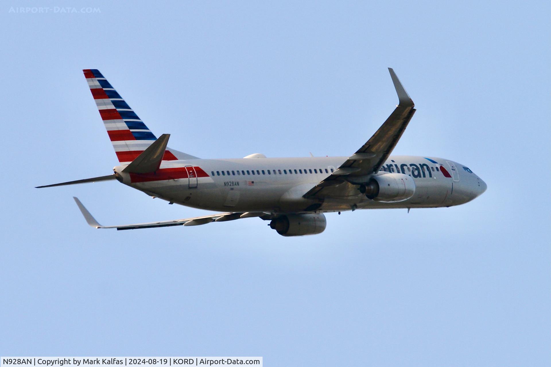 N928AN, 2000 Boeing 737-823 C/N 29528, B738 American Airlines Boeing 737-823 N928AN departing 10L KORD